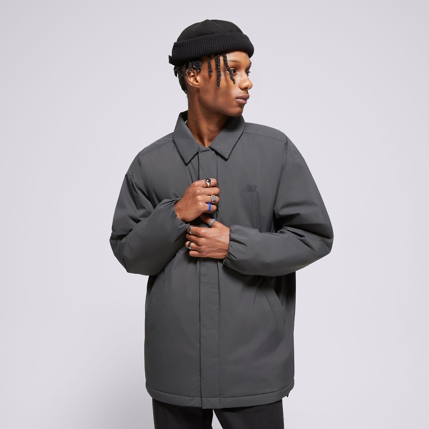 Bărbați eacă de iarnă NEW BALANCE JACHETĂ COACHES JACKET MJ43504ACK Gri