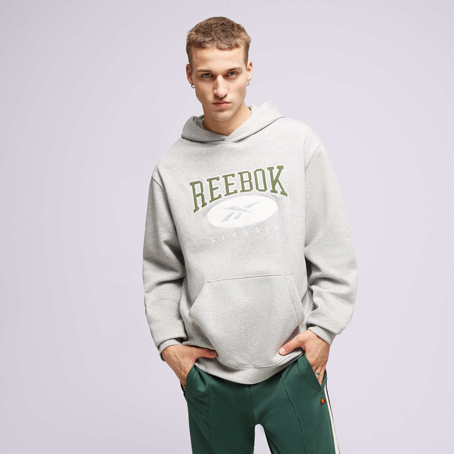 Bărbați bluză REEBOK BLUZĂ CU GLUGĂ CL AE HOODIE 100036875 Gri