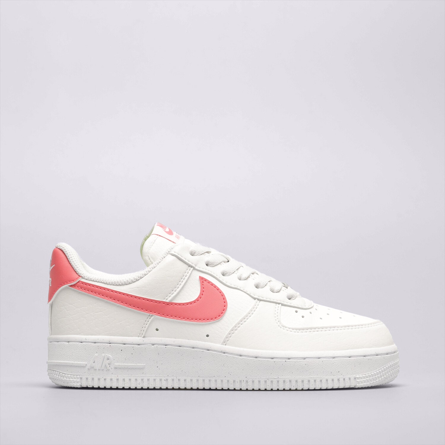 Femei pantofi sport NIKE AIR FORCE 1 '07 SE DV3808-100 Alb