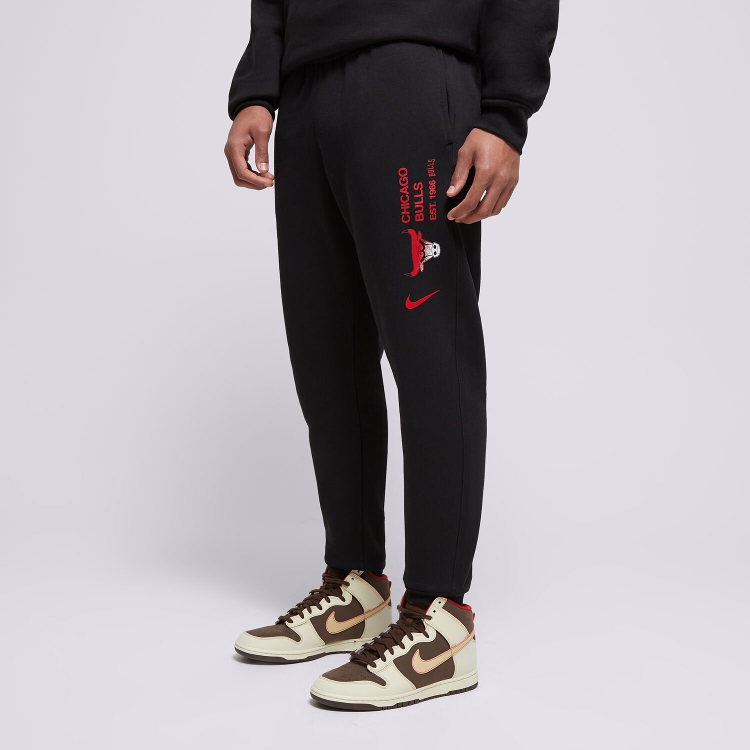 Bărbați pantaloni NIKE PANTALONI  CHI MNK CLUB JGGR CTS FV3373-010 Negru