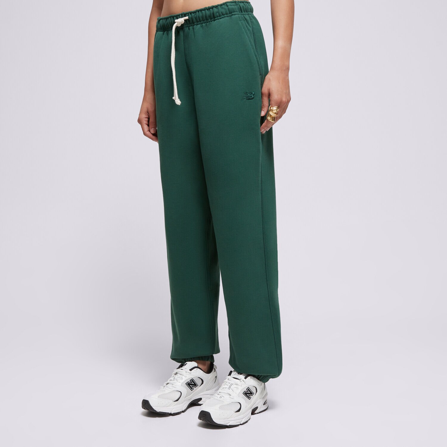 Femei pantaloni NEW BALANCE PANTALONI  ATHLETICS   FRENCH TERRY JOGGER WP41513NWG Verde