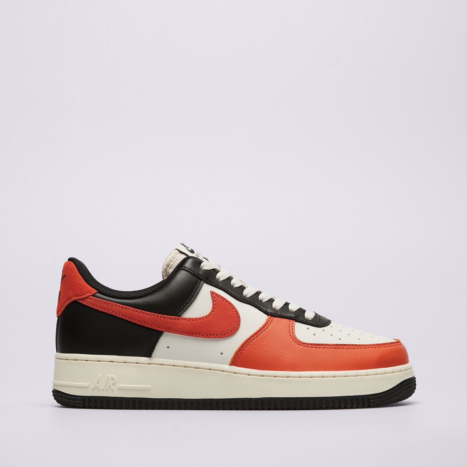Barbați pantofi sport NIKE AIR FORCE 1 '07 LV8 HQ4987-010 Portocaliu