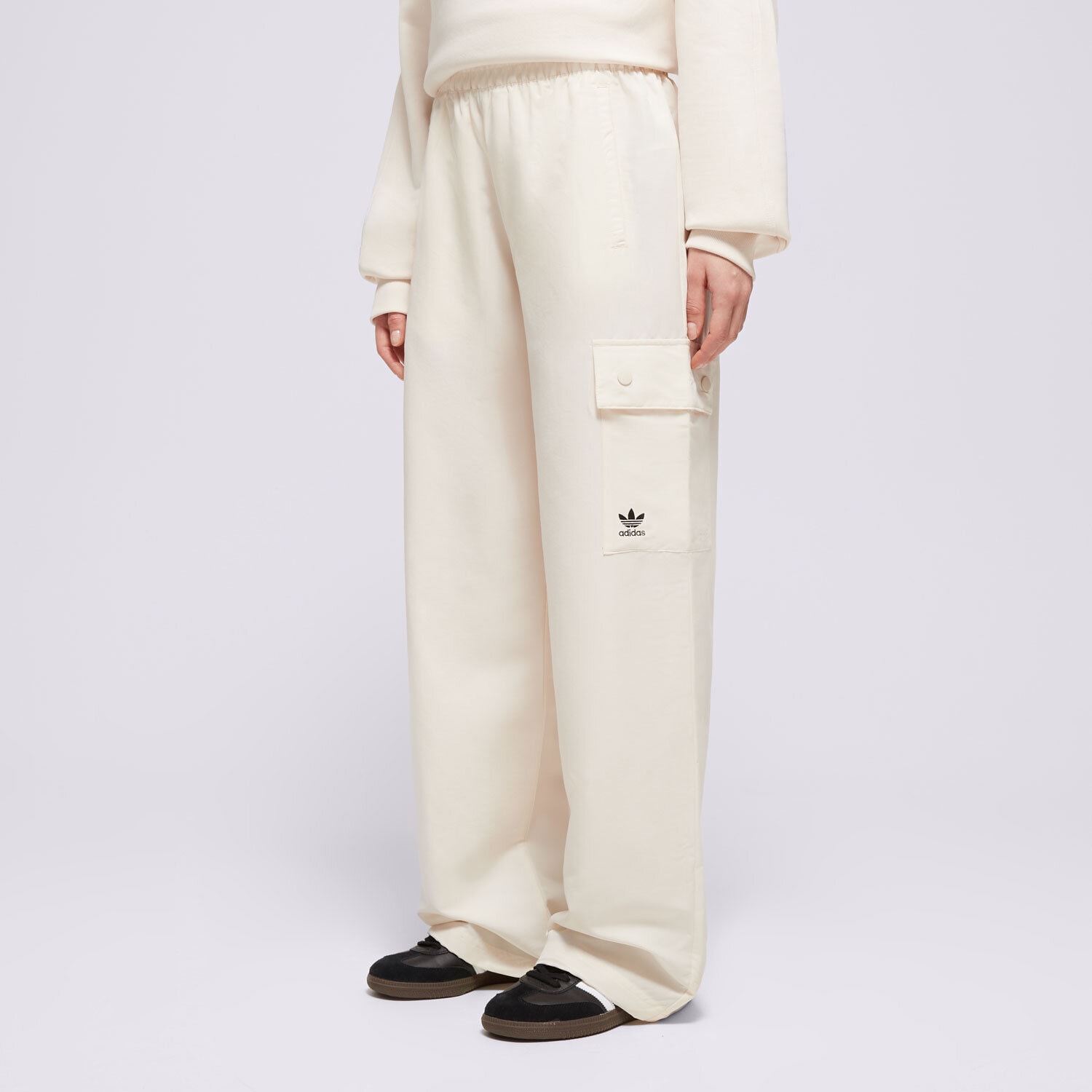 Femei pantaloni ADIDAS PANTALONI  ESSENTIALS WOVEN CARGO IX9970 Bej