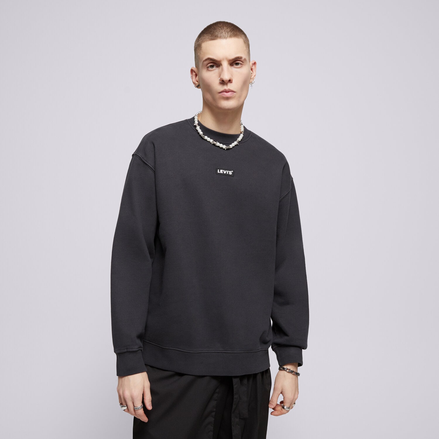 Bărbați bluză LEVI'S BLUZĂ RELAXED BABY TAB CREW BLACKS A4230-0023 Negru