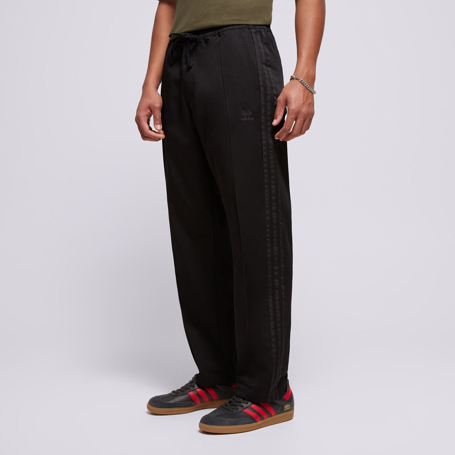 Bărbați pantaloni ADIDAS PANTALONI  CHINO IY2074 Negru