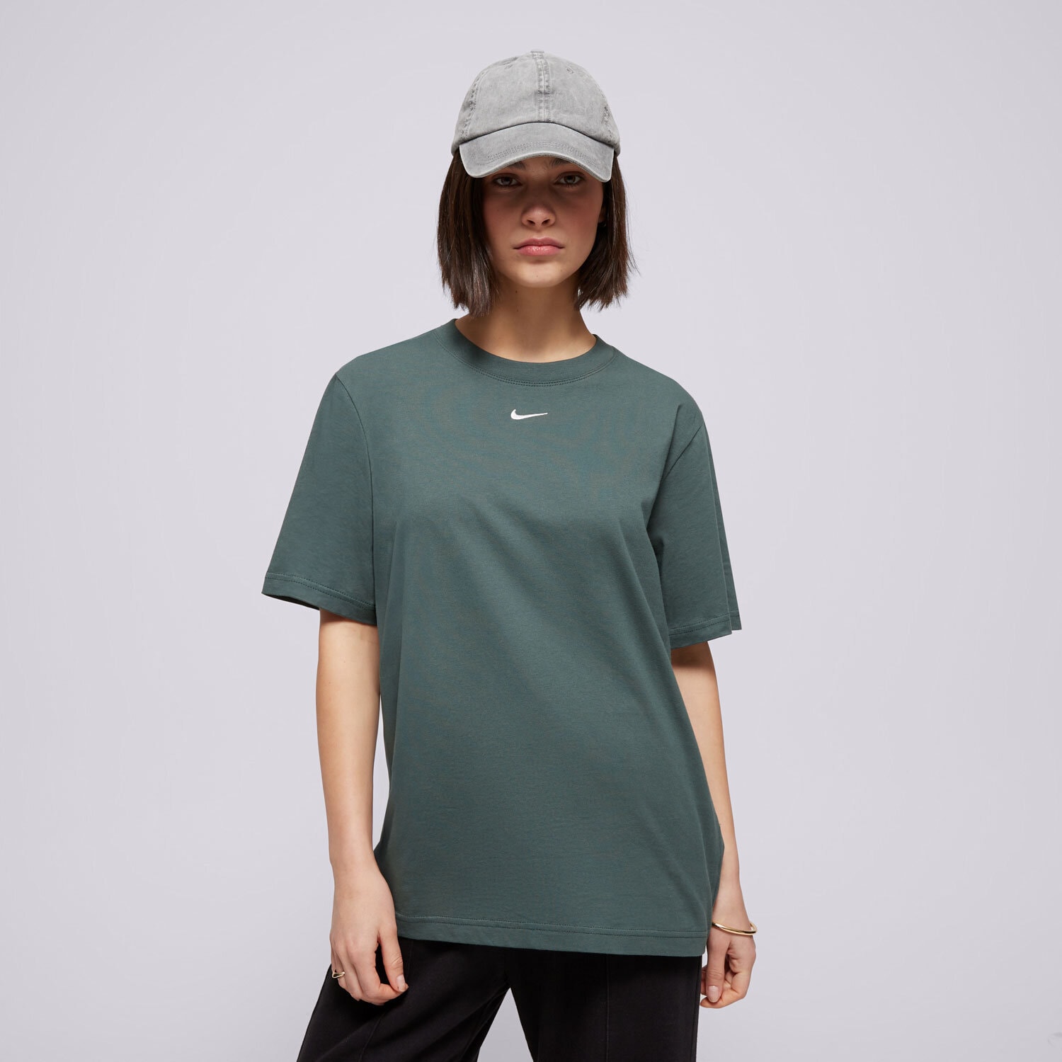 Femei tricou NIKE TRICOU W NSW TEE ESSNTL LBR FD4149-338 Verde
