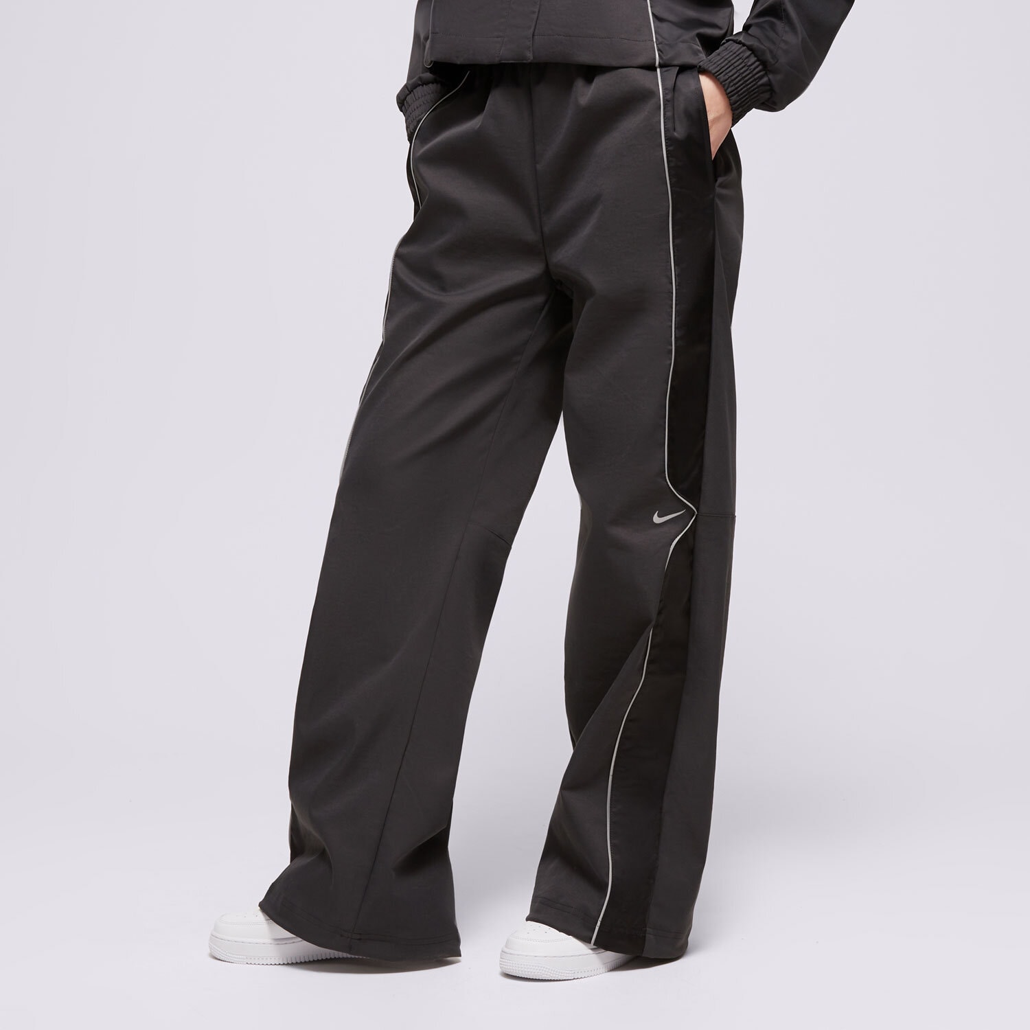 Femei pantaloni NIKE PANTALONI  W NSW WVN PNT SW HQ3751-010 Negru