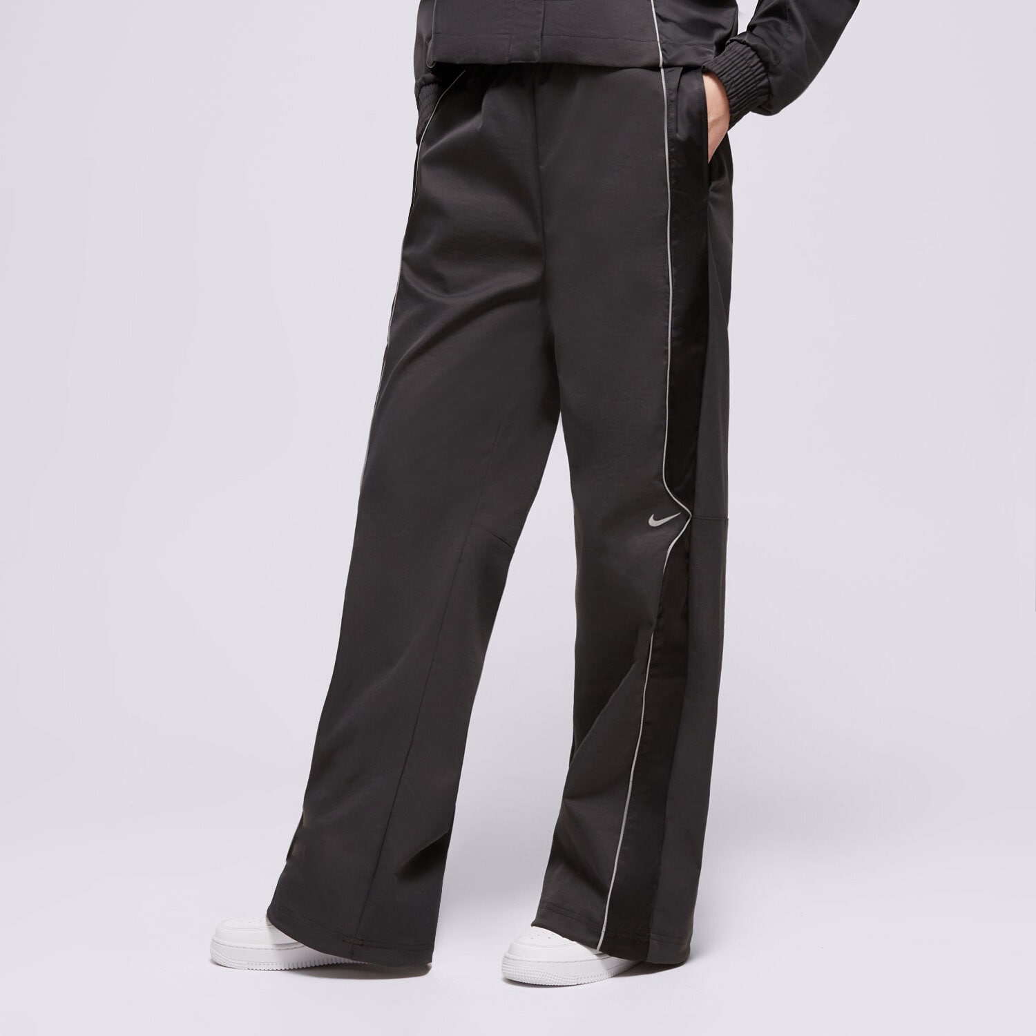 Femei pantaloni NIKE PANTALONI  W NSW WVN PNT SW HQ3751-010 Negru