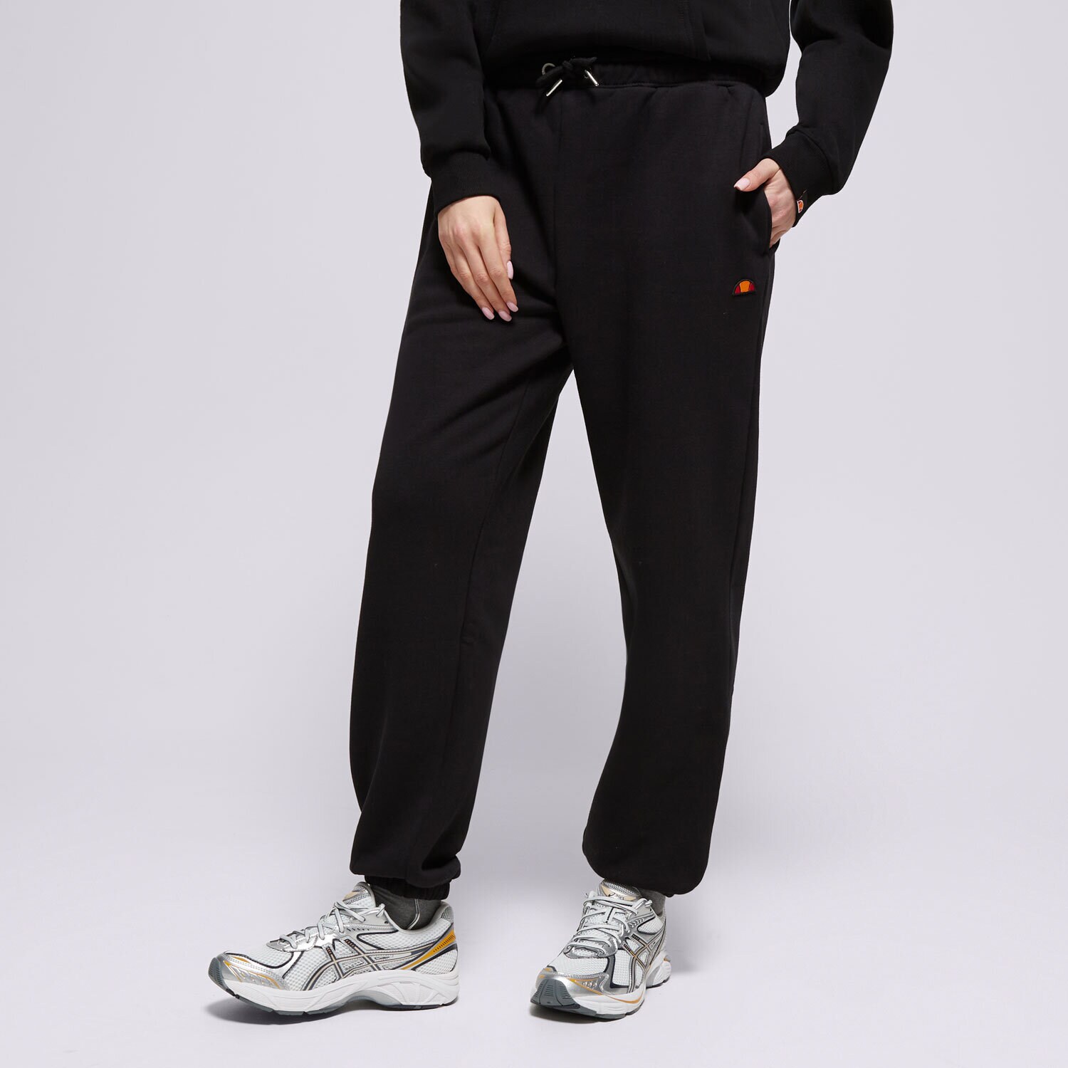 Femei pantaloni ELLESSE PANTALONI  MUGIA JOG PANT BLK SMG22040011 Negru