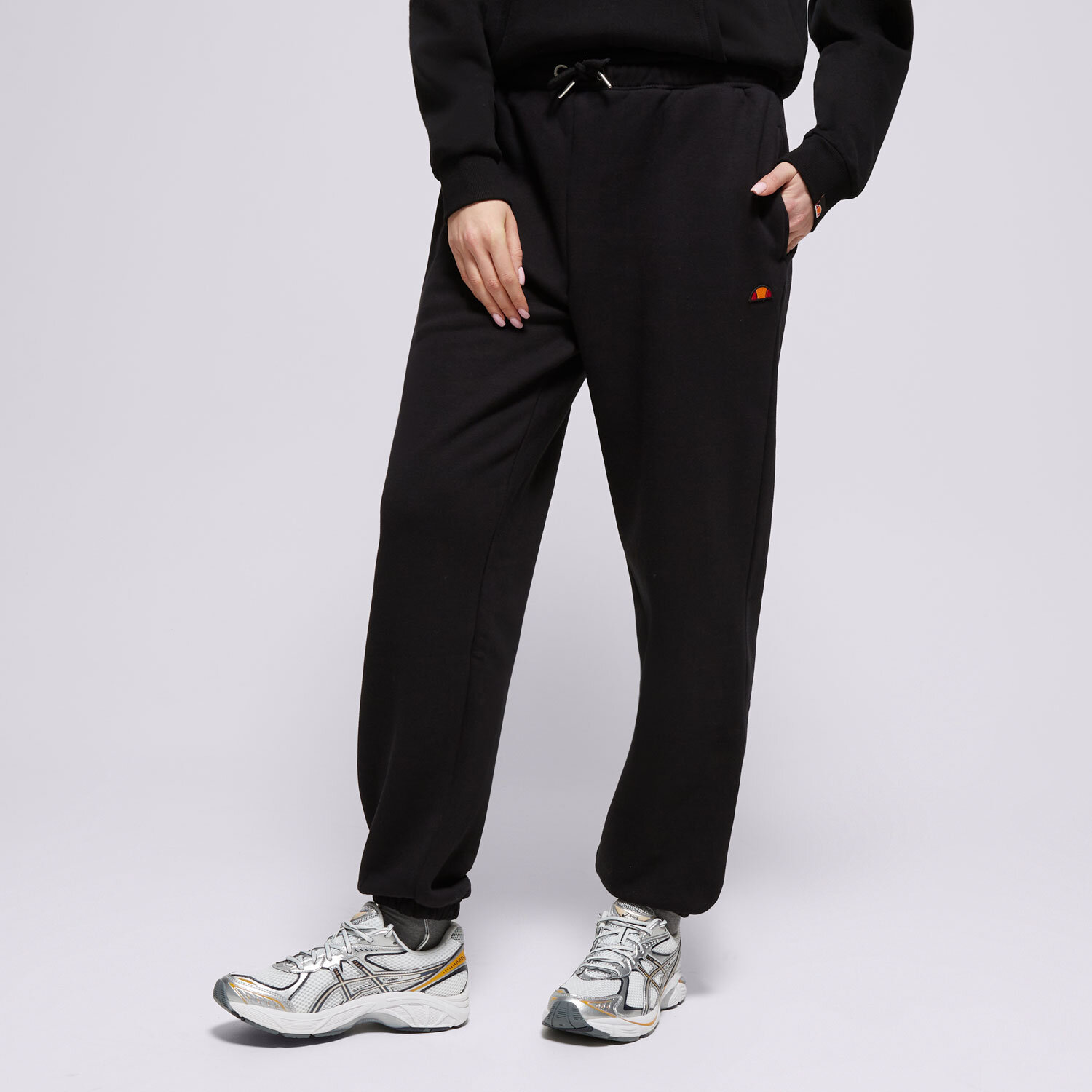 Femei pantaloni ELLESSE PANTALONI  MUGIA JOG PANT BLK SMG22040011 Negru