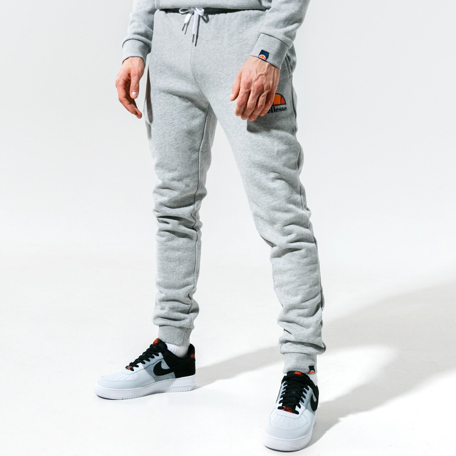 Bărbați pantaloni ELLESSE PANTALONI  OVEST GREY SHS01763112 Gri