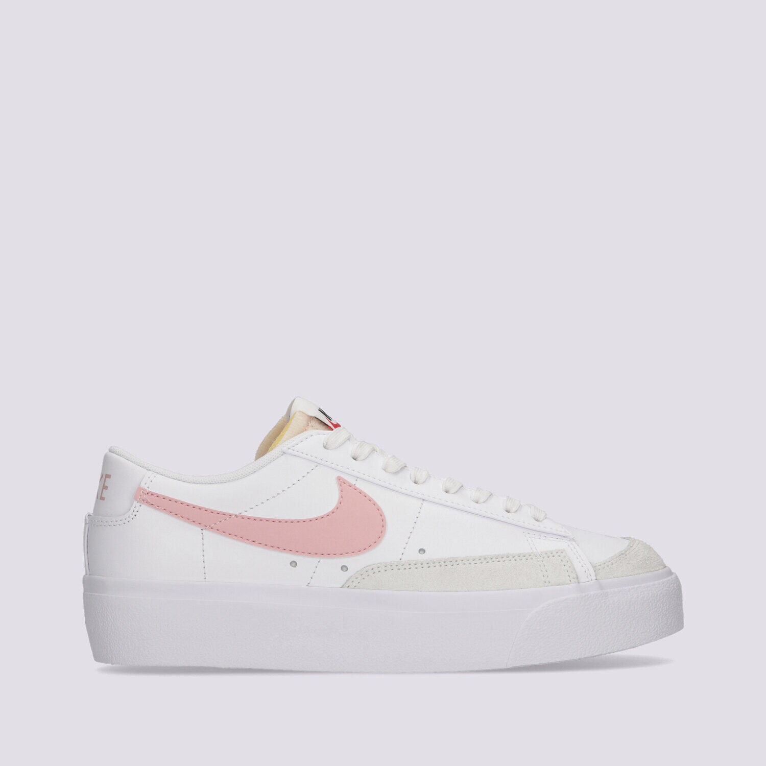 Femei pantofi sport NIKE BLAZER LOW PLATFORM  DJ0292-103 Alb