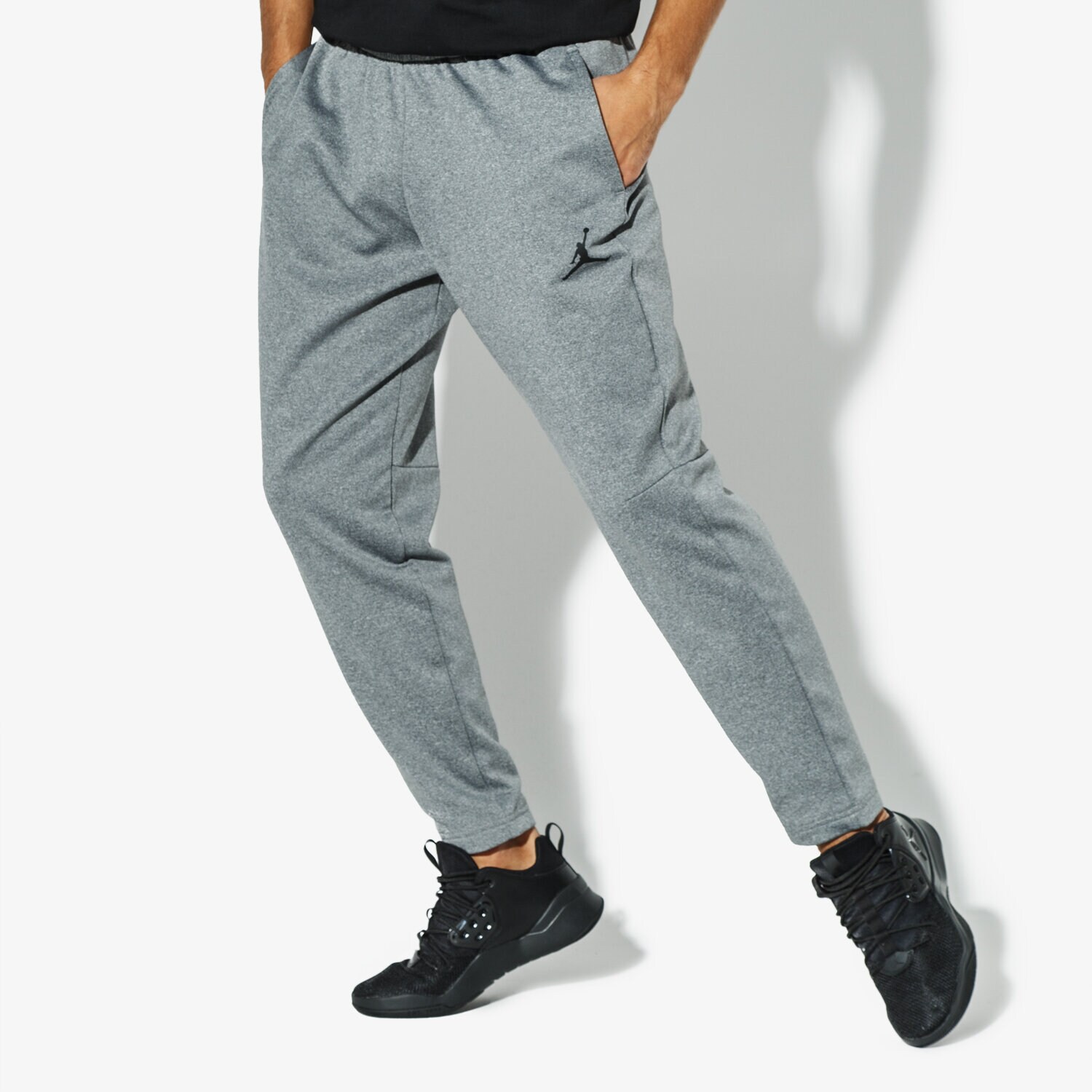 Bărbați pantaloni JORDAN PANTALONI  JORDAN 23 ALPHA THERMA PANT 861557-091 Gri