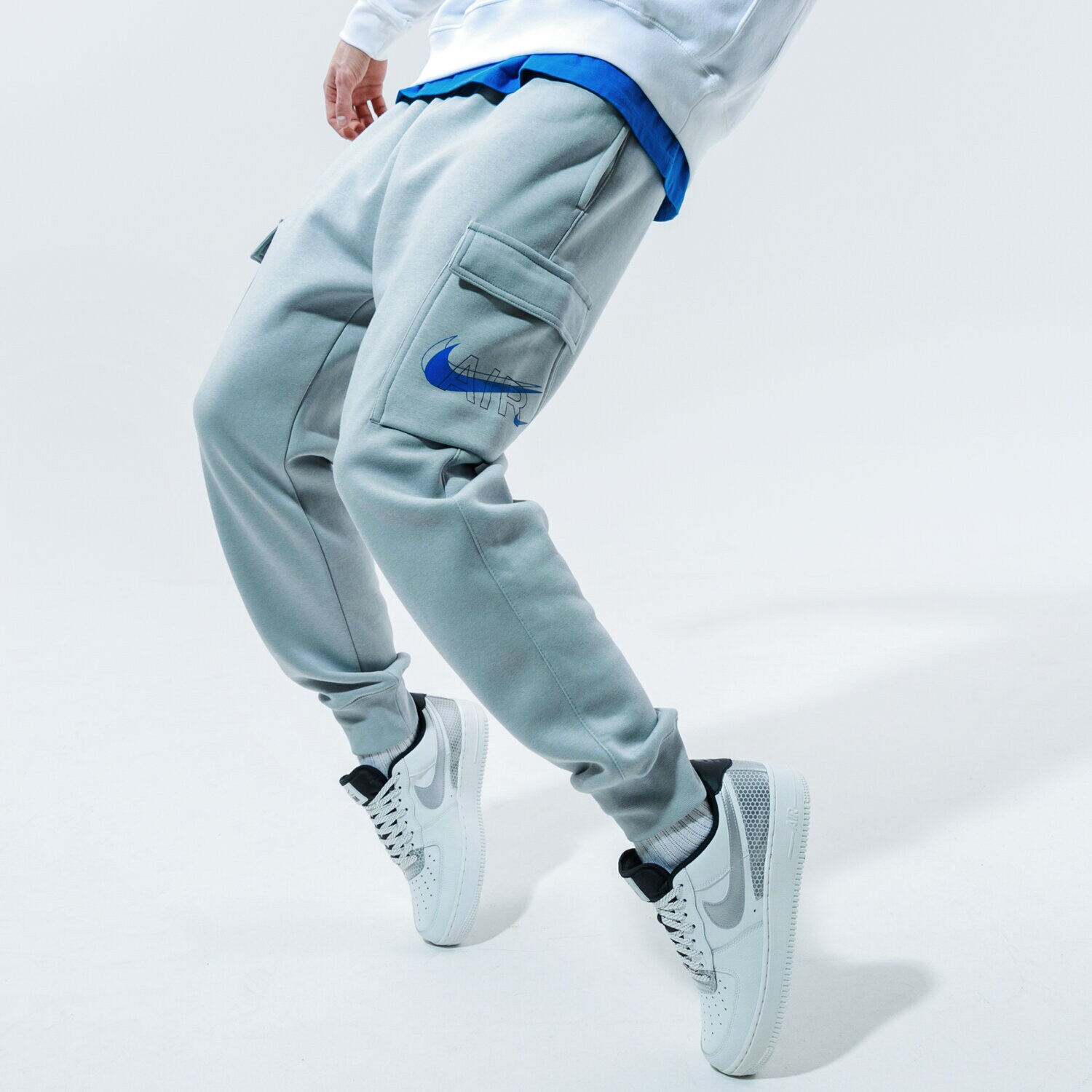 Bărbați pantaloni NIKE PANTALONI  M NSW PANT CARGO AIR PRNT PACK DD9696-077 Gri