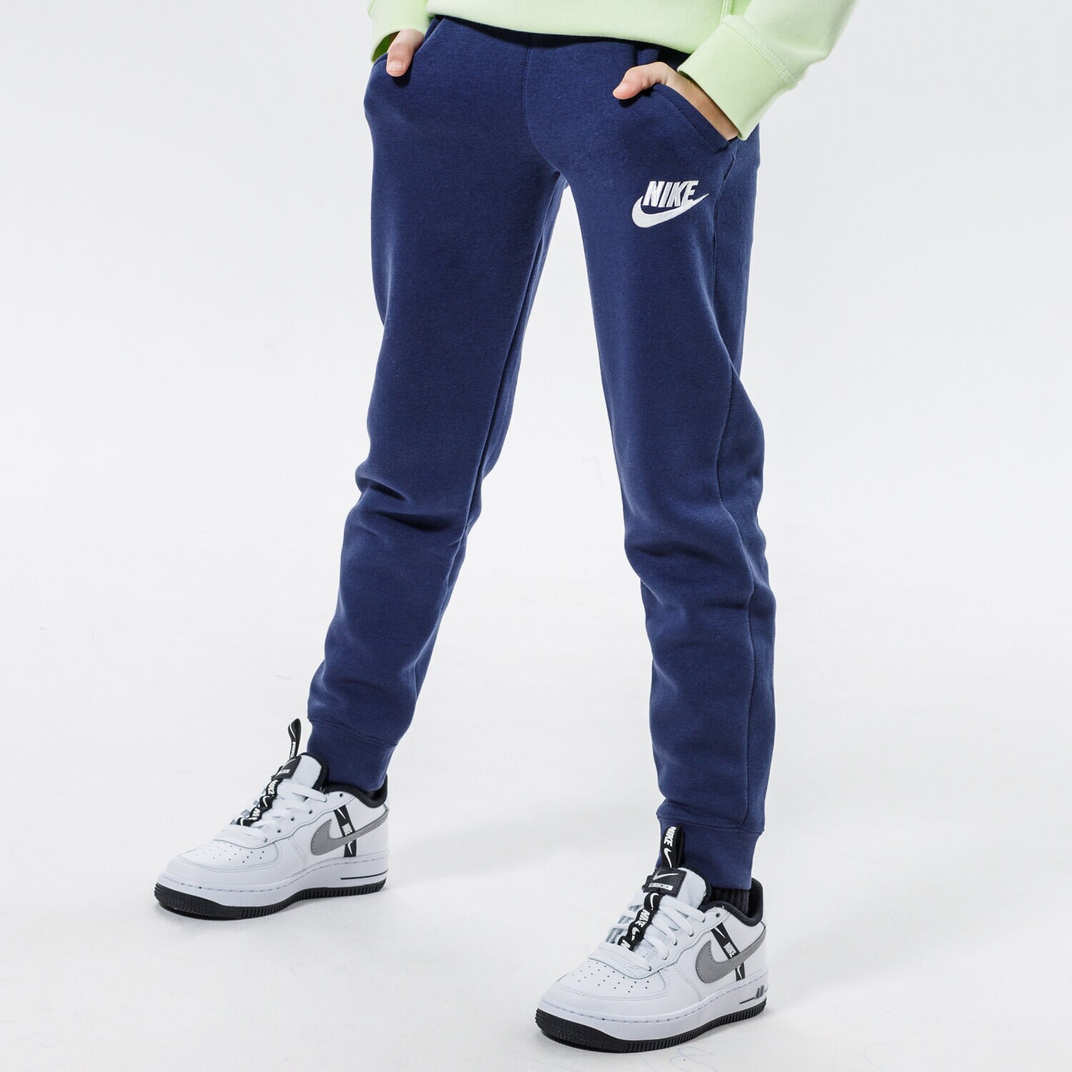 Pantaloni pentru copii NIKE PANTALONI  SPORTSWEAR CLUB FLEECE BOY CI2911-410 Bleumarin