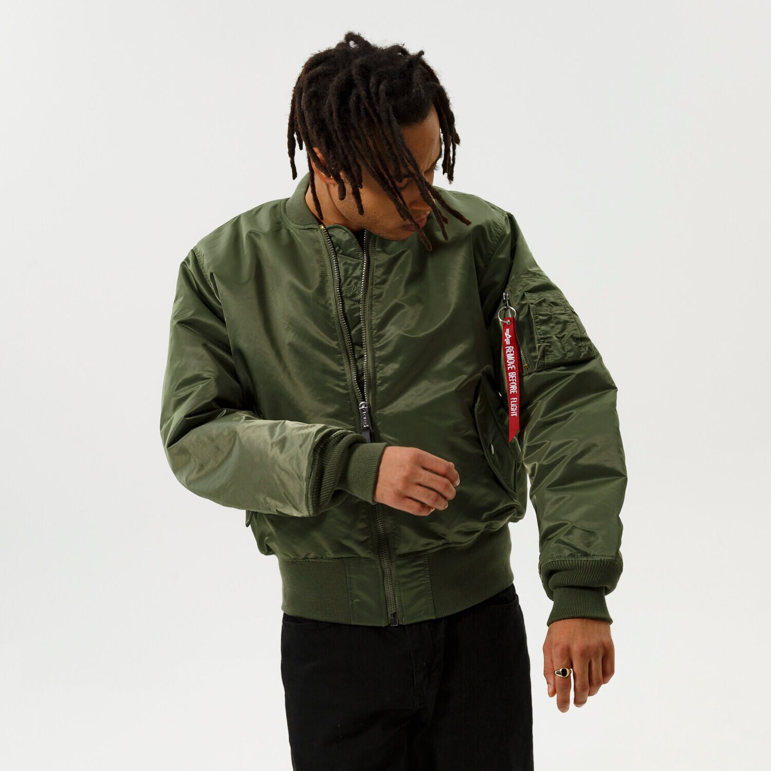 Bărbați eacă de iarnă ALPHA INDUSTRIES JACHETĂ MA-1 100101-01 Kaki