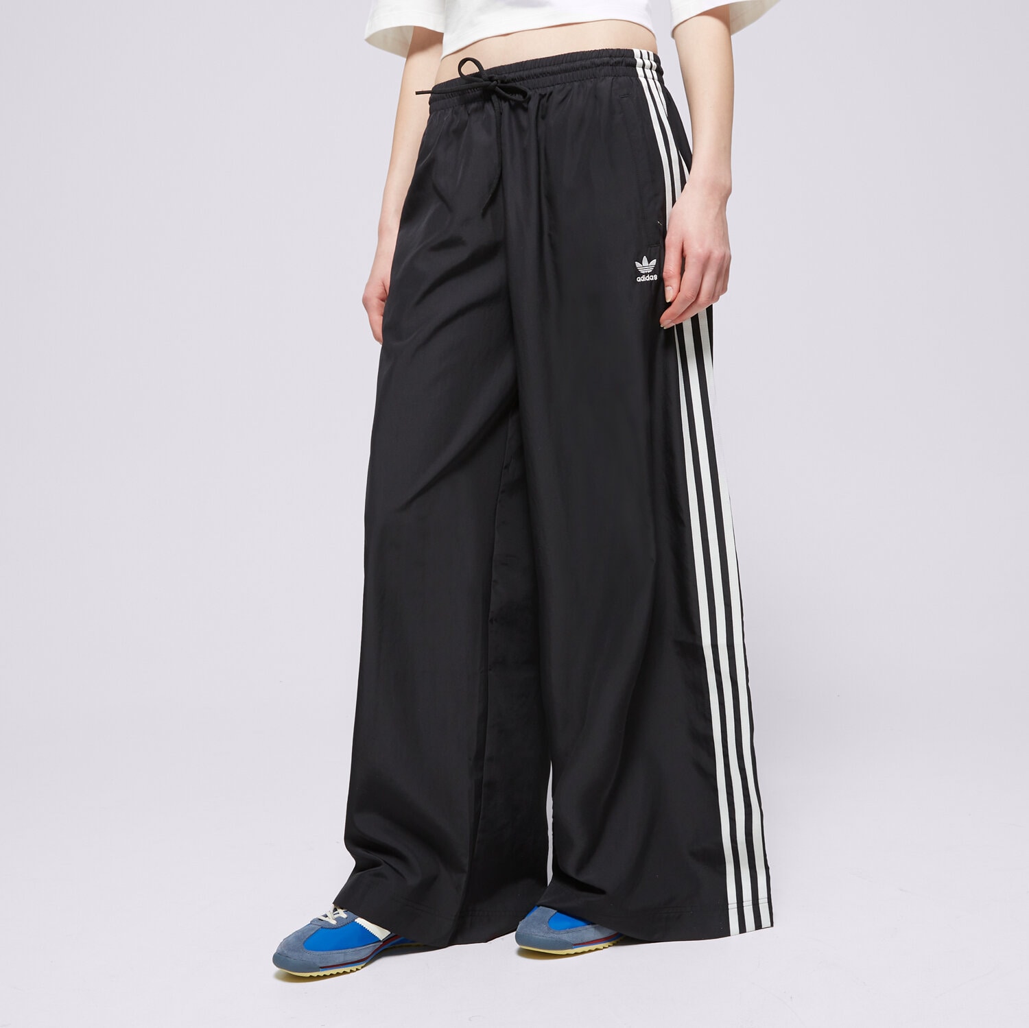 Femei pantaloni ADIDAS PANTALONI  OVERSIZED TP JD3390 Negru
