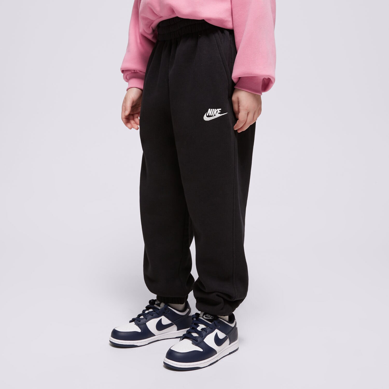 Pantaloni pentru copii NIKE PANTALONI  G NSW CLUB FLC LOOSE PANT LBR GIRL FD2933-010 Negru
