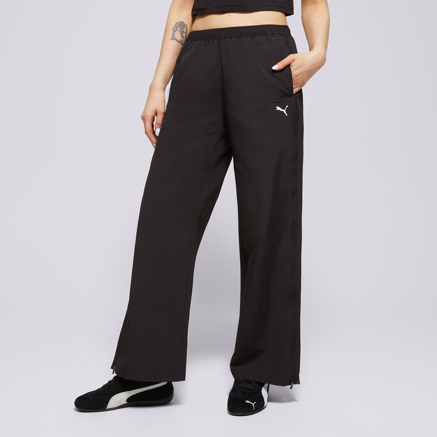 Femei pantaloni PUMA PANTALONI  RELAXED WOVEN ZIP-OFF PANTS OP 629808 01 Negru