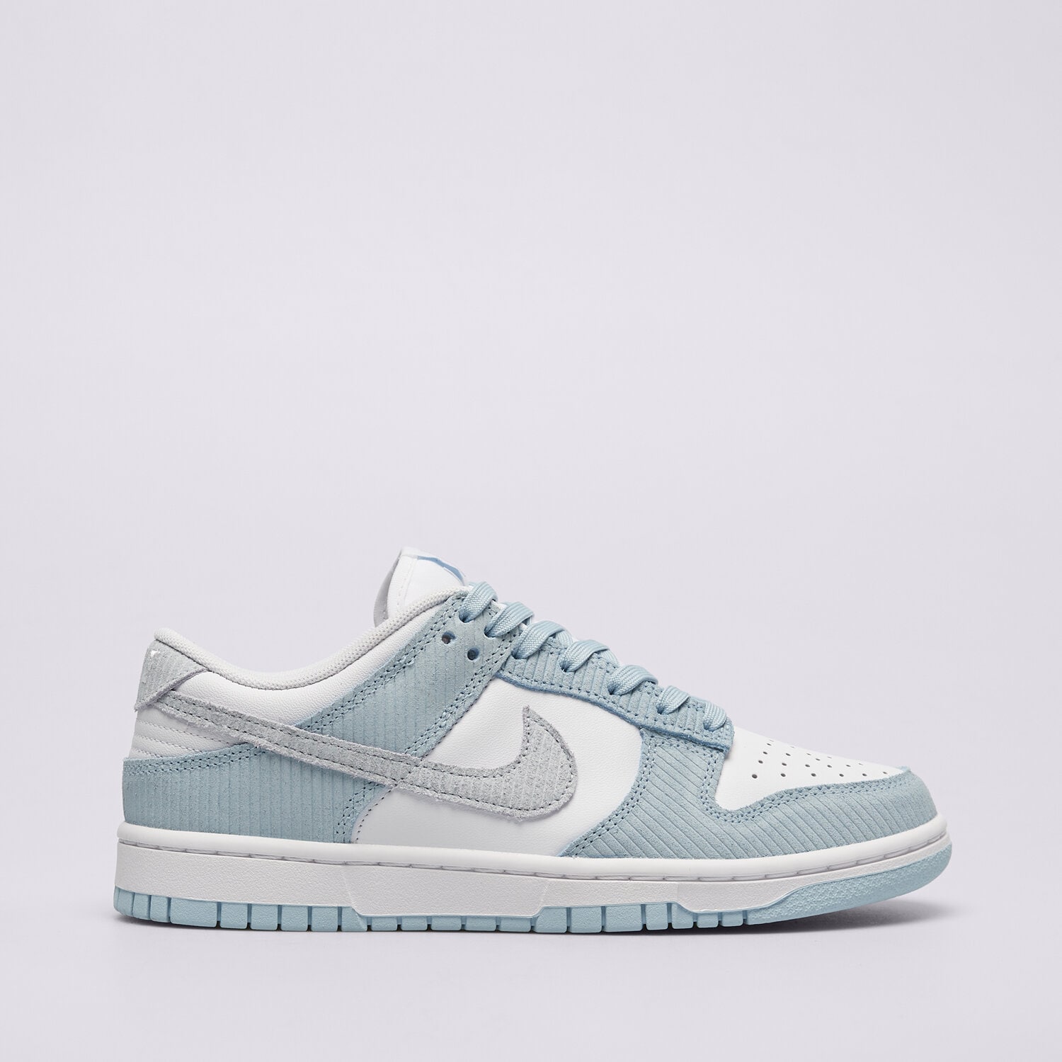 Femei pantofi sport NIKE DUNK LOW FN7167-400 Alb