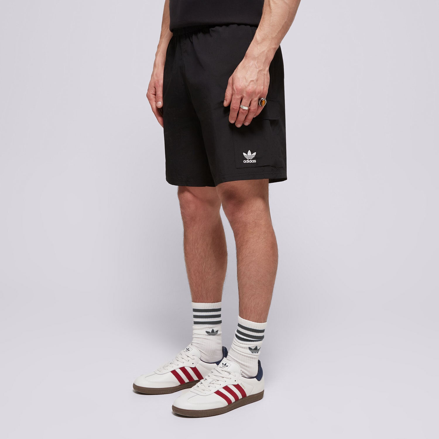 Femei pantaloni scurți ADIDAS PANTALONI SCURȚI ESS WVN SHORTS JD0406 Negru