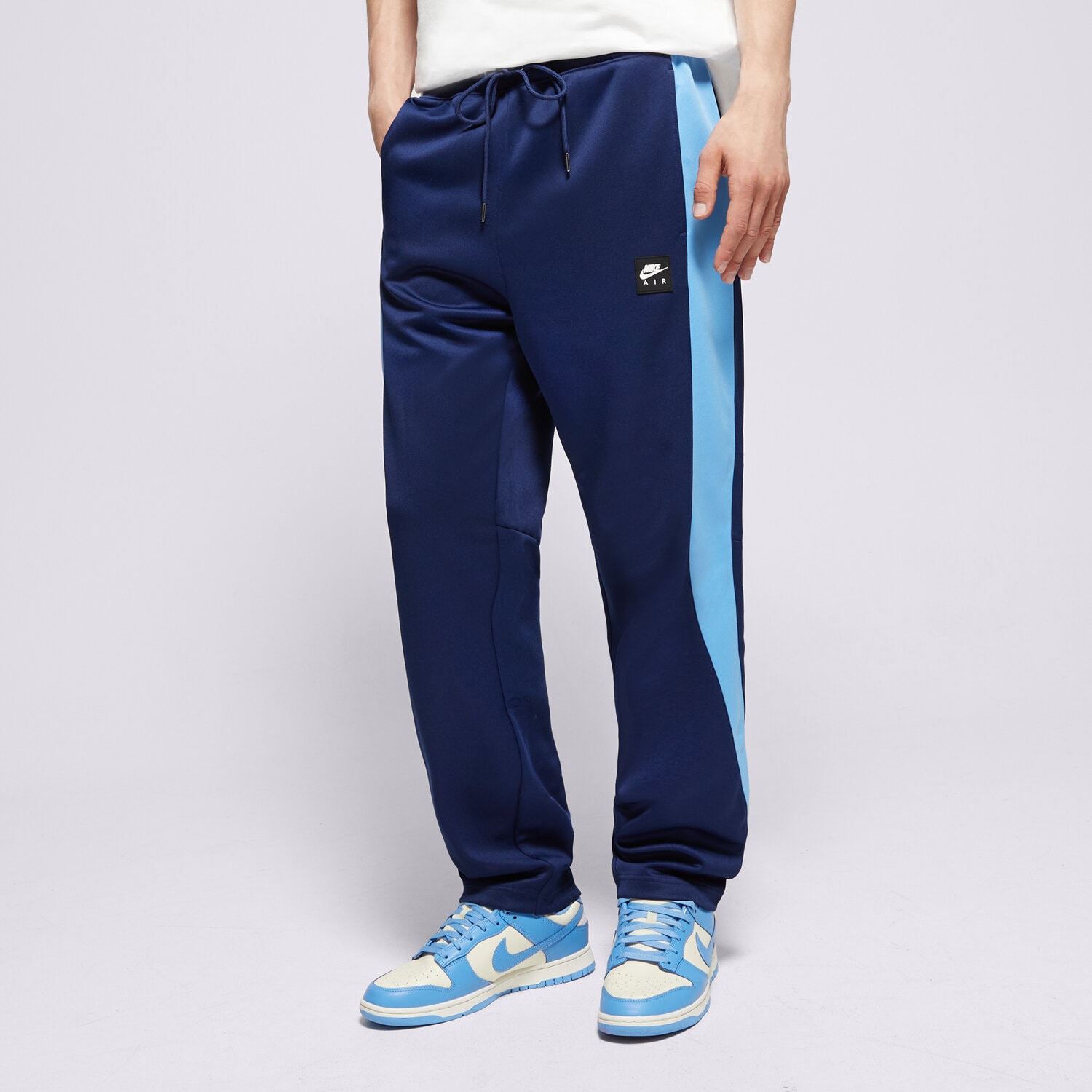 Bărbați pantaloni NIKE PANTALONI  M NIKE AIR PK TRACK PANT HJ0283-492 Bleumarin