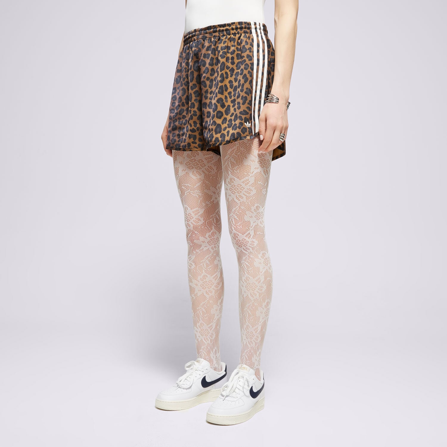 Femei pantaloni scurți ADIDAS PANTALONI SCURȚI STN SHORTS KA2673 Maro