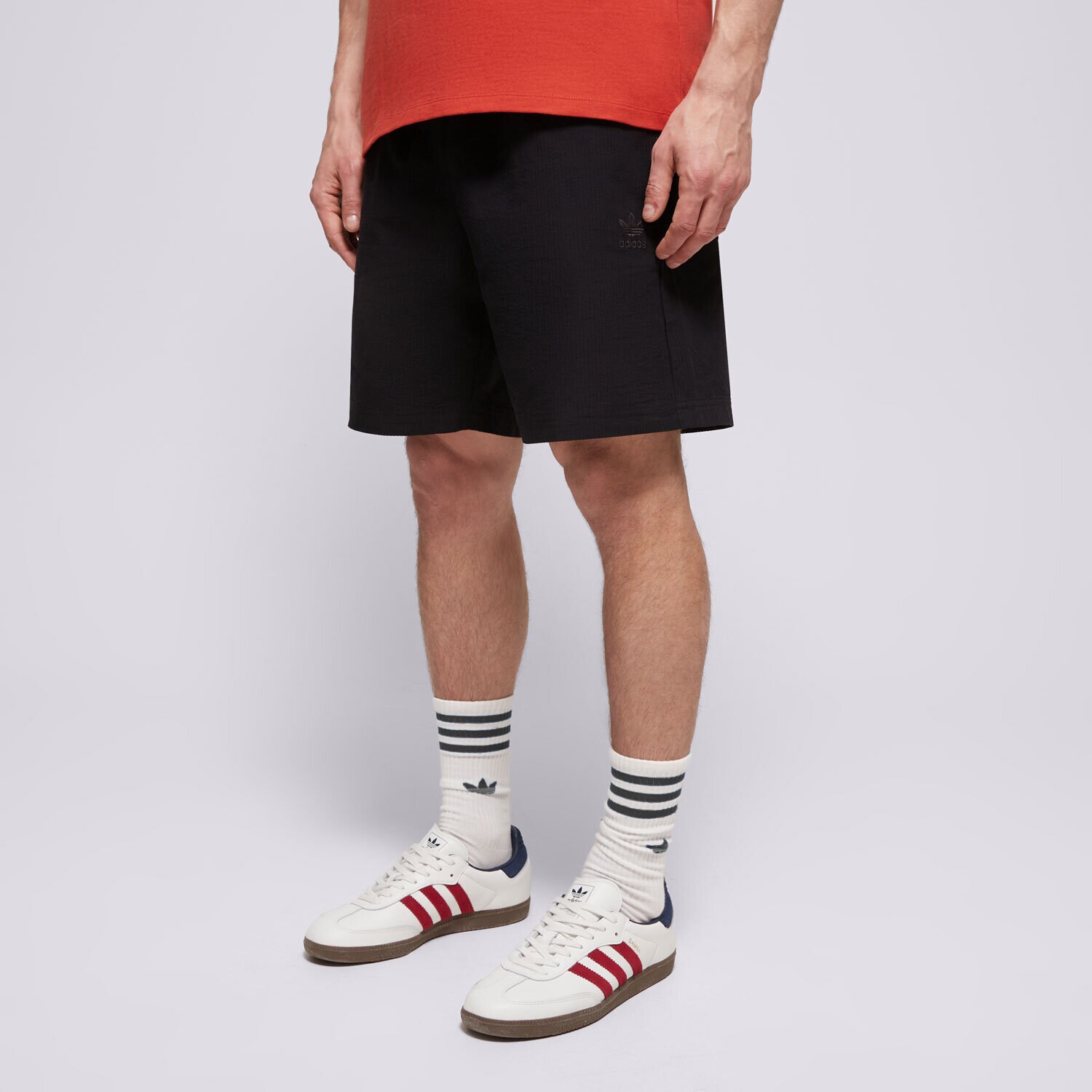 Femei pantaloni scurți ADIDAS PANTALONI SCURȚI ESS + SHORT JD2460 Negru