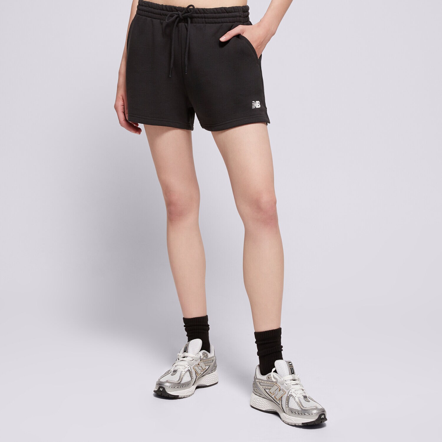 Femei pantaloni scurți NEW BALANCE PANTALONI SCURȚI SPORT ESSENTIALS WS41500BK Negru
