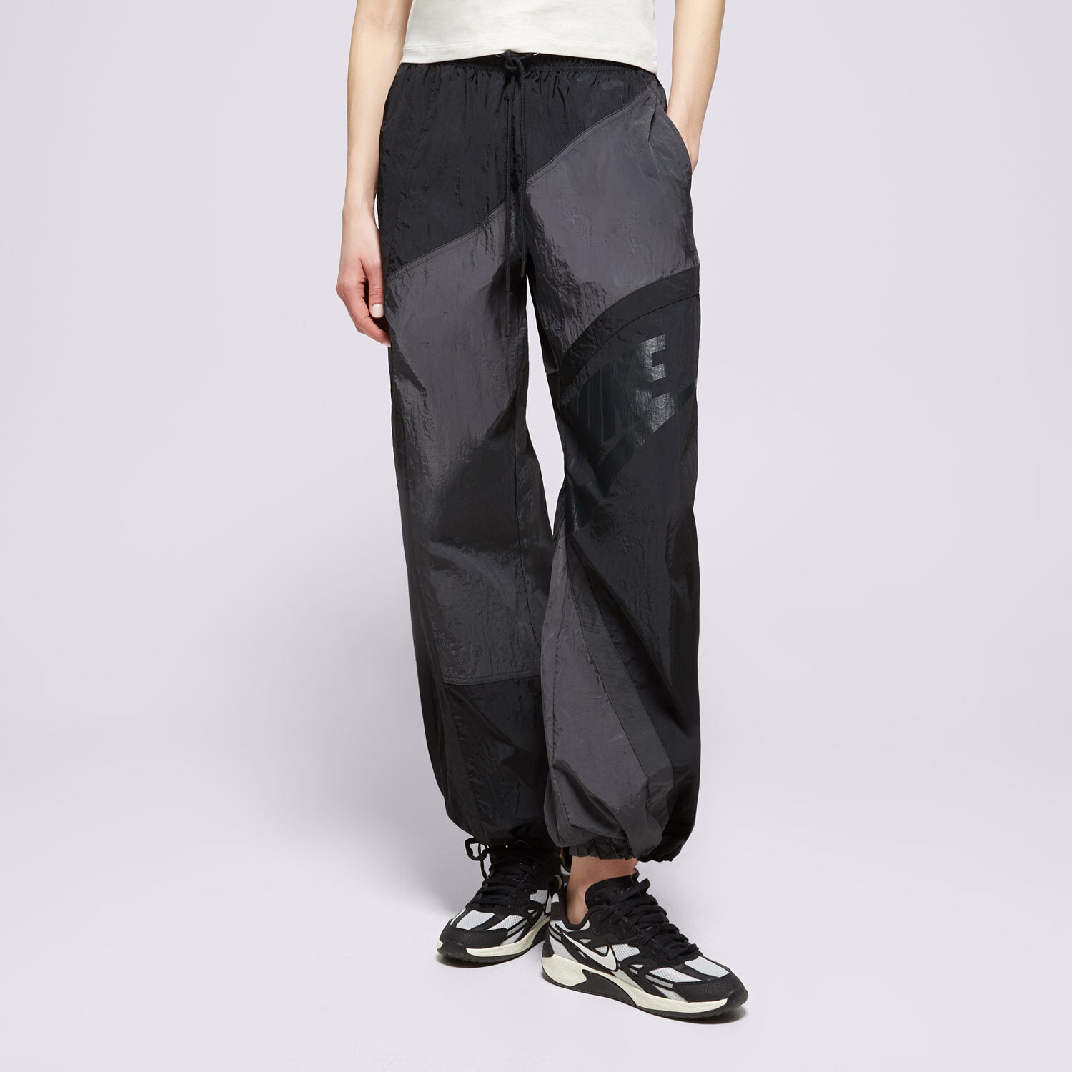 Femei pantaloni NIKE PANTALONI  W NSW STREET WVN OH PANT HJ4178-060 Negru