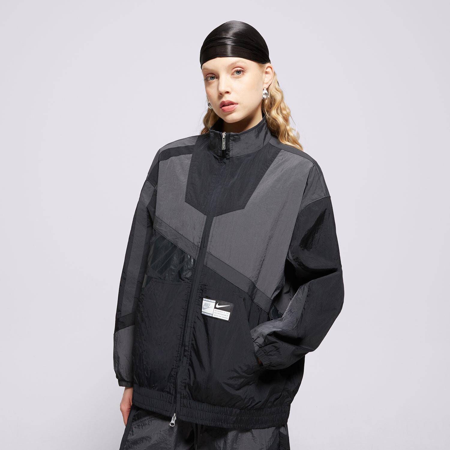 Femei jachetă NIKE JACHETĂ W NSW STREET WVN JKT HJ0176-060 Negru