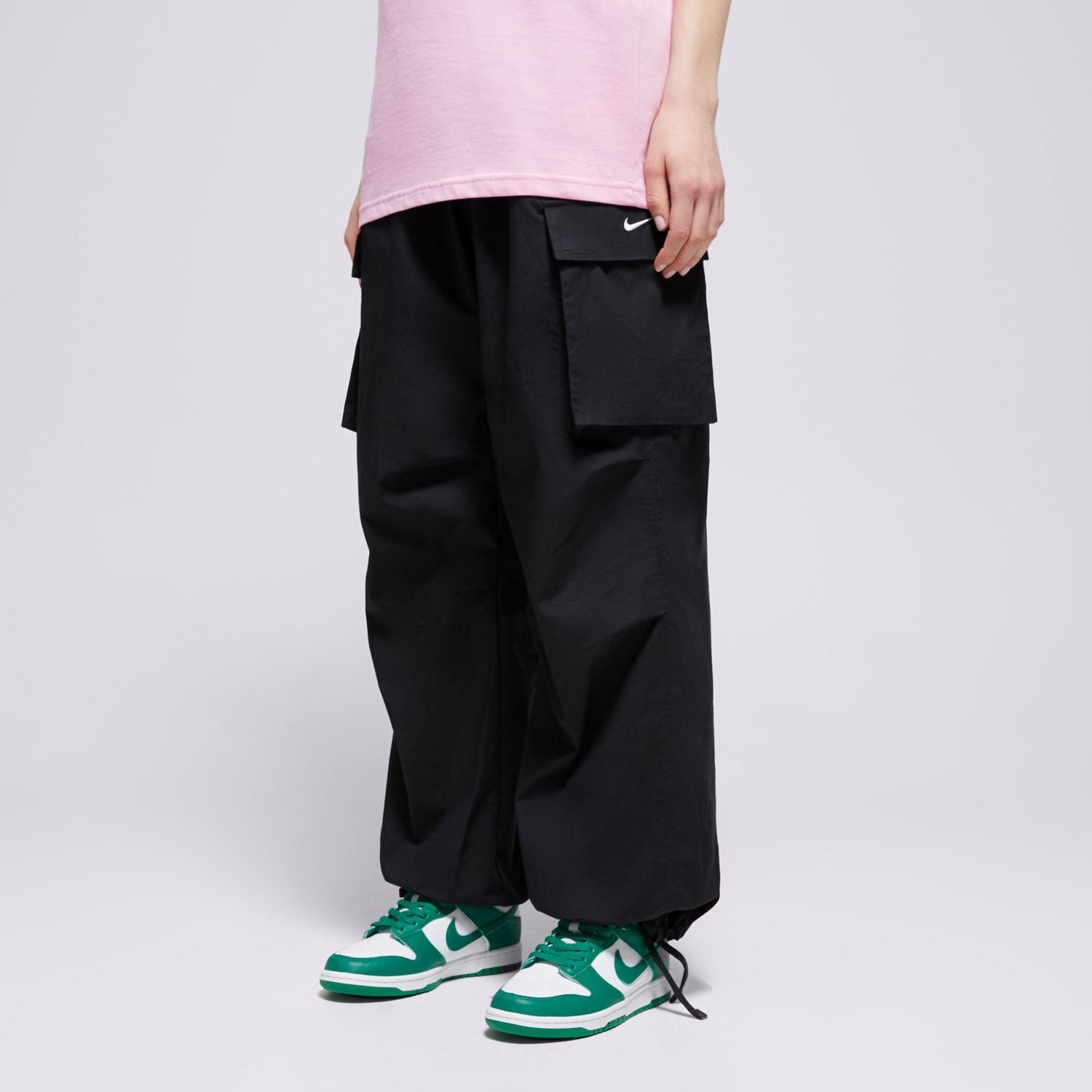 Femei pantaloni NIKE PANTALONI  W NSW STREET CARGO PANT IB1058-010 Negru