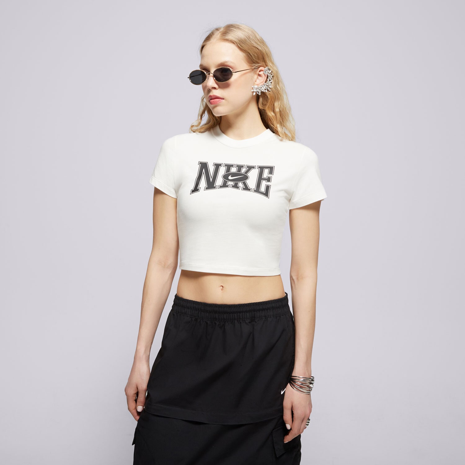 Femei tricou NIKE TRICOU W NSW SLIM CROP TEE STREET HQ1709-133 cremă