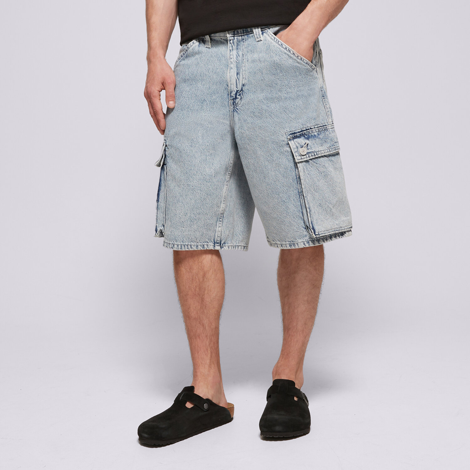 Femei pantaloni scurți LEVI'S PANTALONI SCURȚI 478 BAGGY CARGO SHORTS LIGHT INDIGO 001GU-0004 Albastru