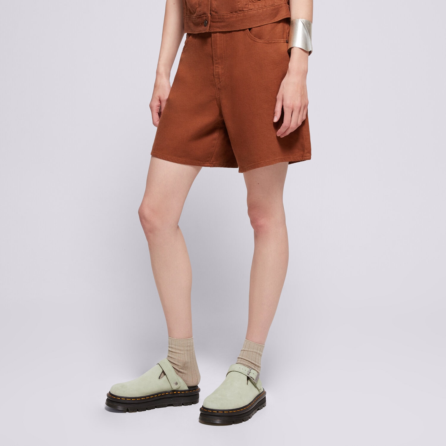 Femei pantaloni scurți LEVI'S PANTALONI SCURȚI HIGH BAGGY SHORT A9311-0009 Maro