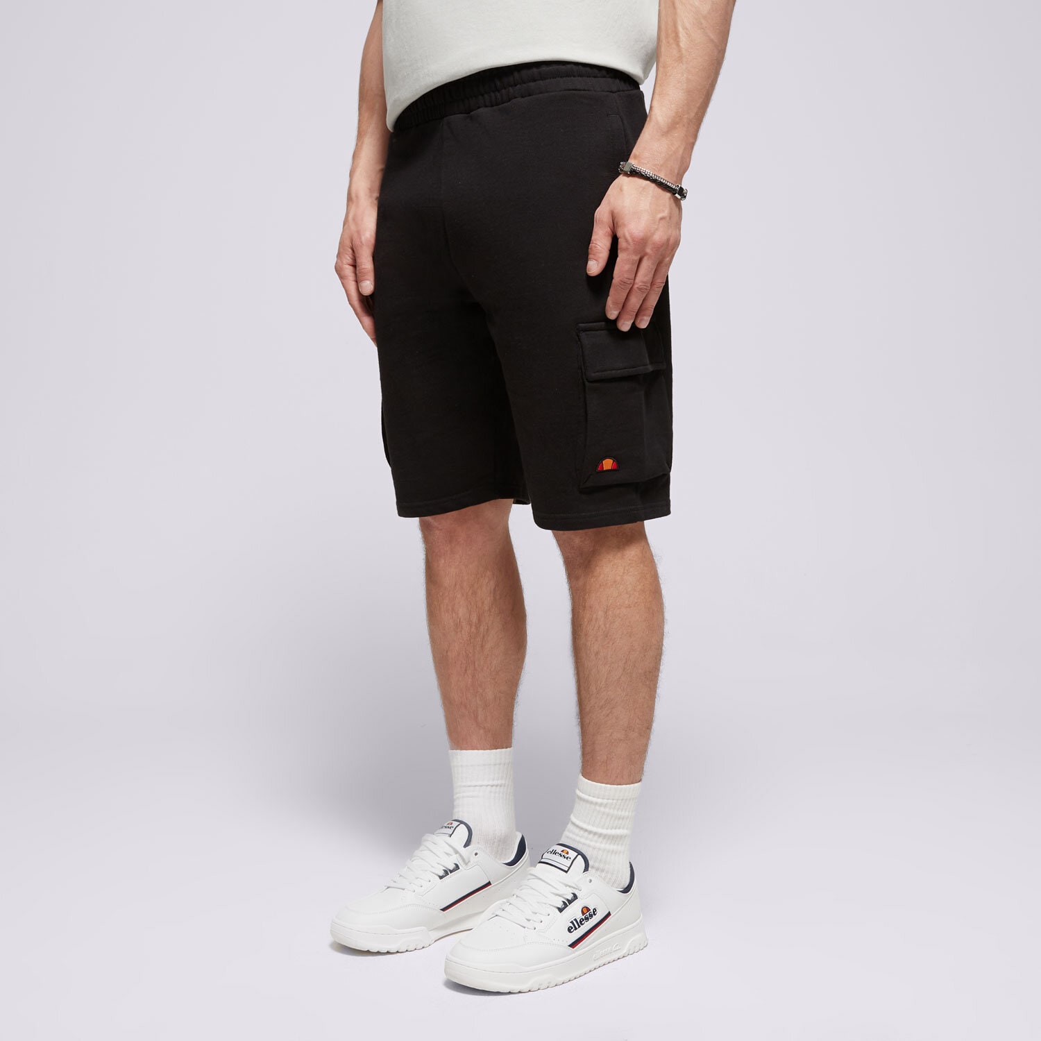 Femei pantaloni scurți ELLESSE PANTALONI SCURȚI VIZZINI CARGO SHORTS BLK SMG23453011 Negru
