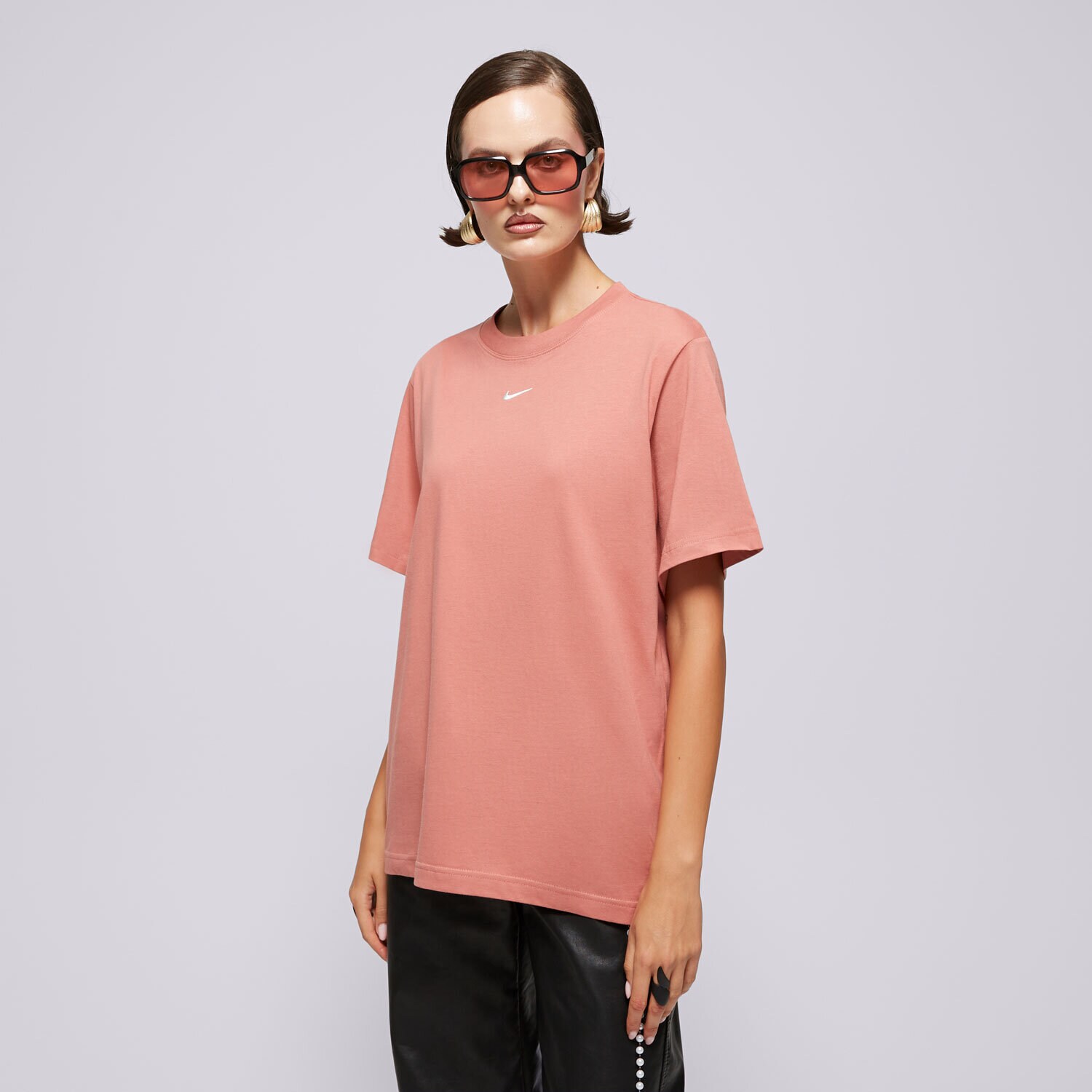 Femei tricou NIKE TRICOU W NSW TEE ESSNTL LBR FD4149-634 corai