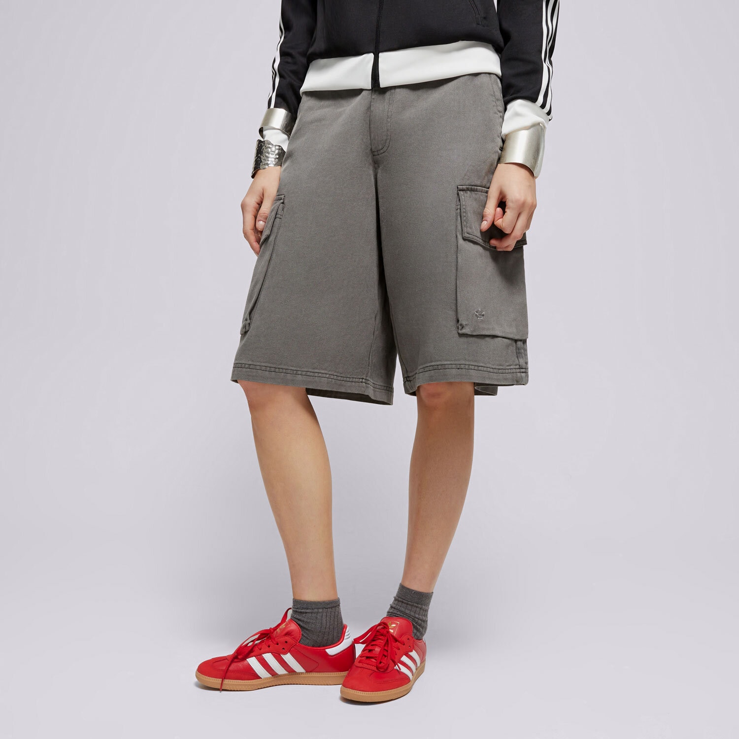 Femei pantaloni scurți ADIDAS PANTALONI SCURȚI CARGO JORTS JD0139 Gri
