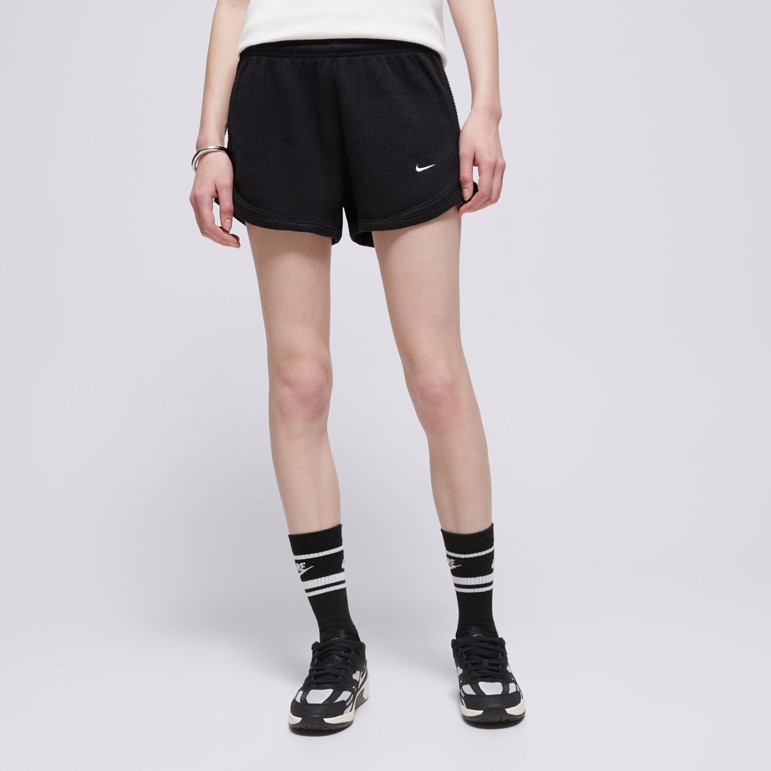 Femei pantaloni scurți NIKE PANTALONI SCURȚI W NSW   NK CHLL WFL MR 3" SHORT HJ3842-011 cremă