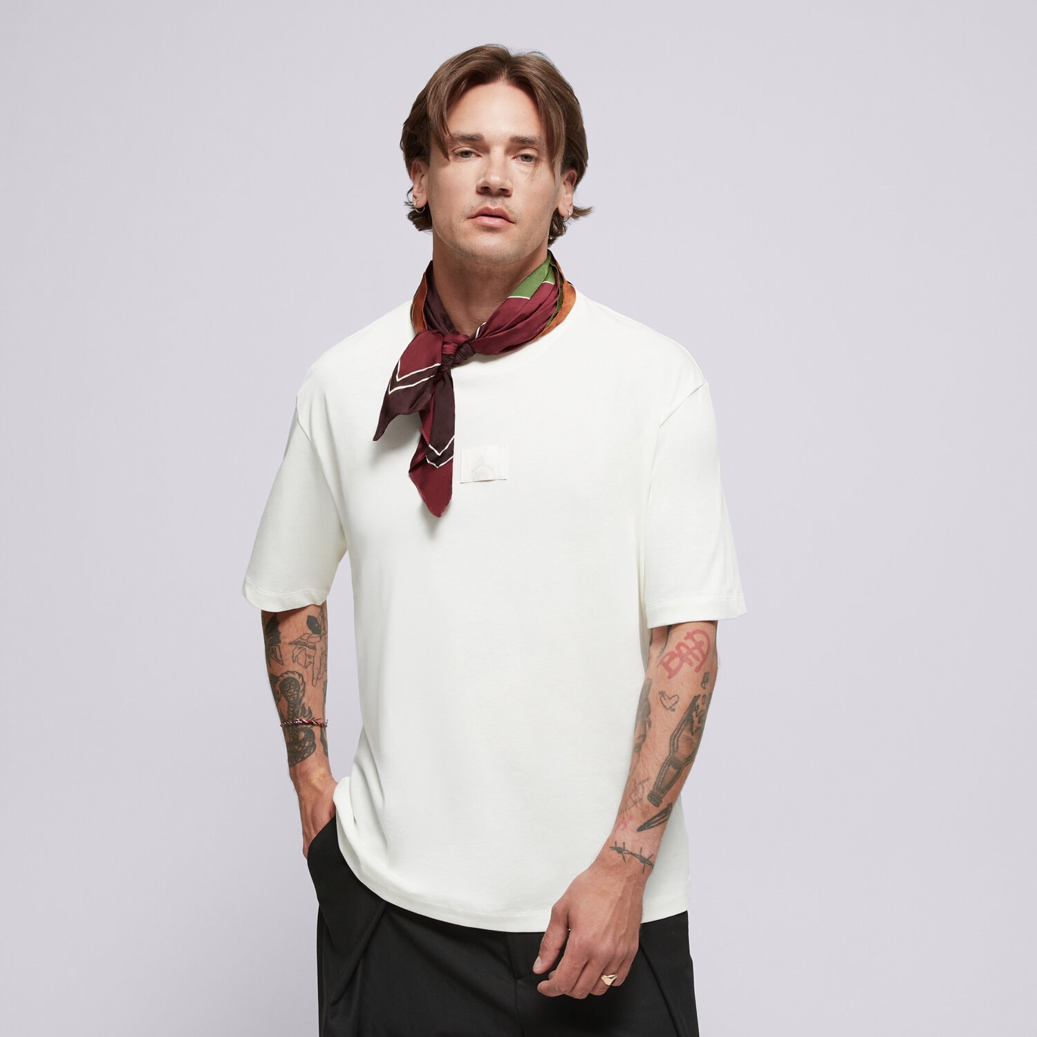 Bărbați tricou JORDAN TRICOU M J FLT ESS 85 SS CREW FZ1912-133 Alb