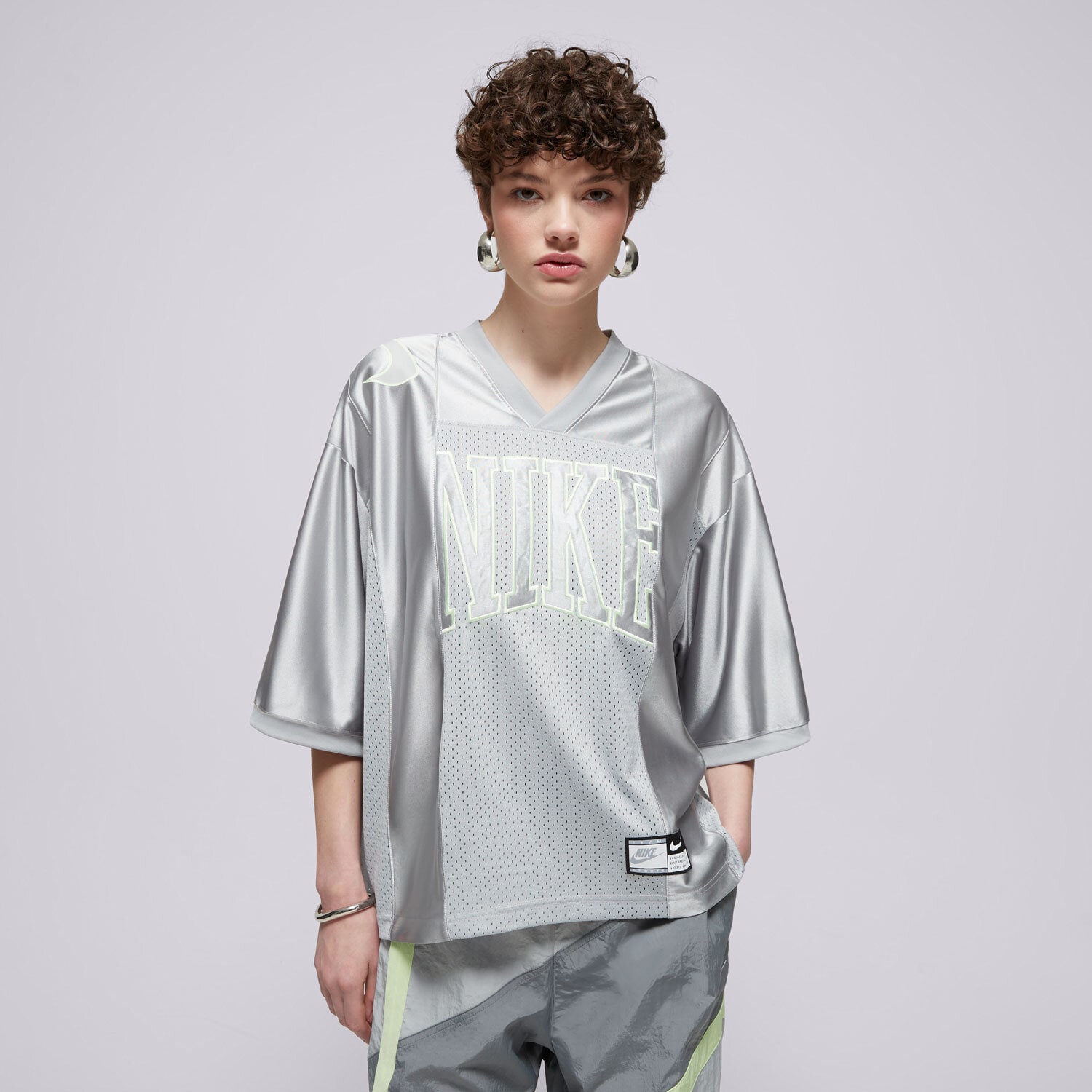 Femei tricou NIKE TRICOU W NSW STREET SS GX JRSY TOP HJ0280-077 Argintiu
