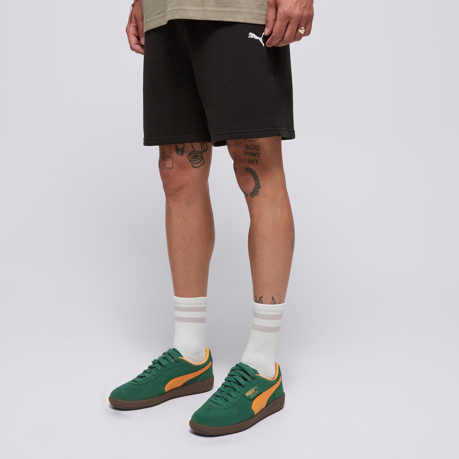 Femei pantaloni scurți PUMA PANTALONI SCURȚI WARDROBE ESS RELAXED SHORTS 7" TR 629654 01 Negru