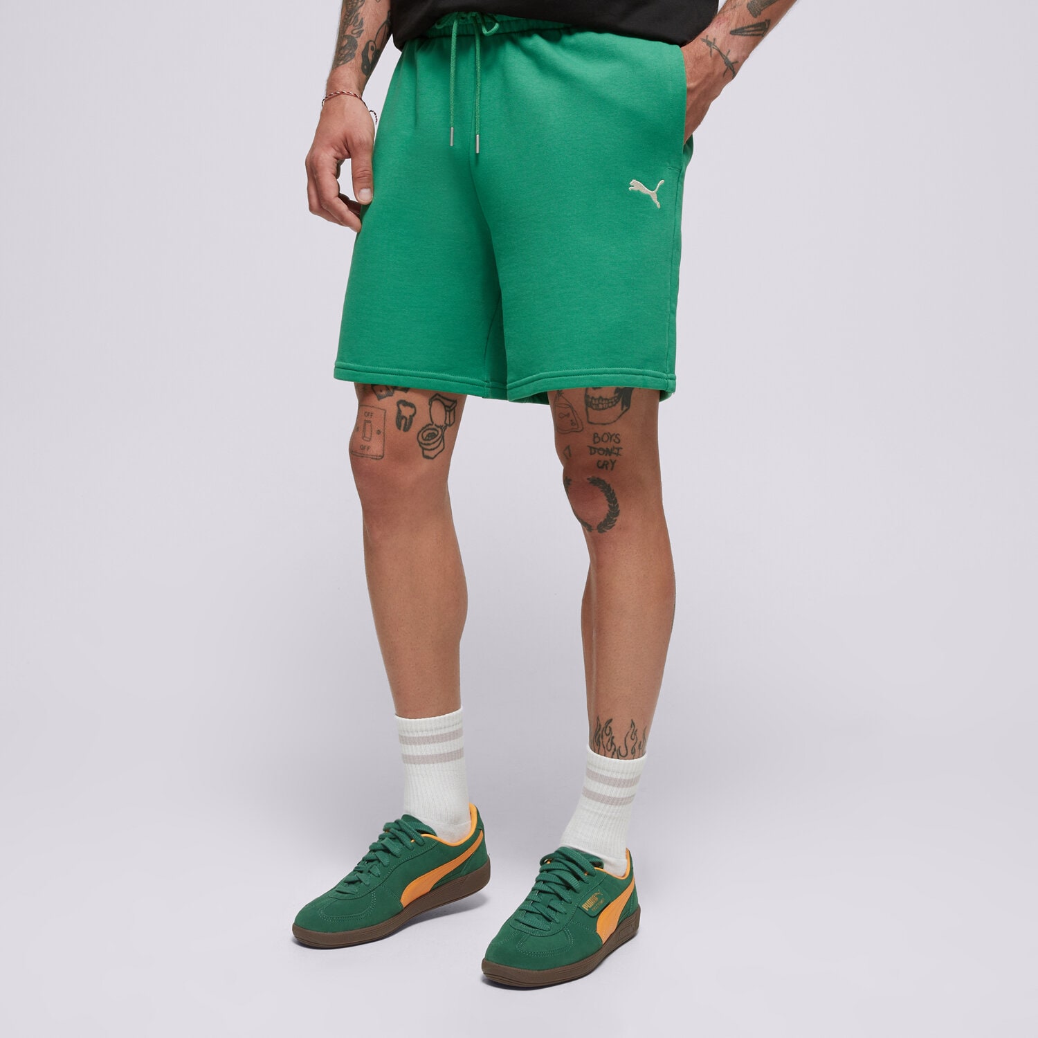 Femei pantaloni scurți PUMA PANTALONI SCURȚI WARDROBE ESS RELAXED SHORTS 7" TR 629654 86 Verde