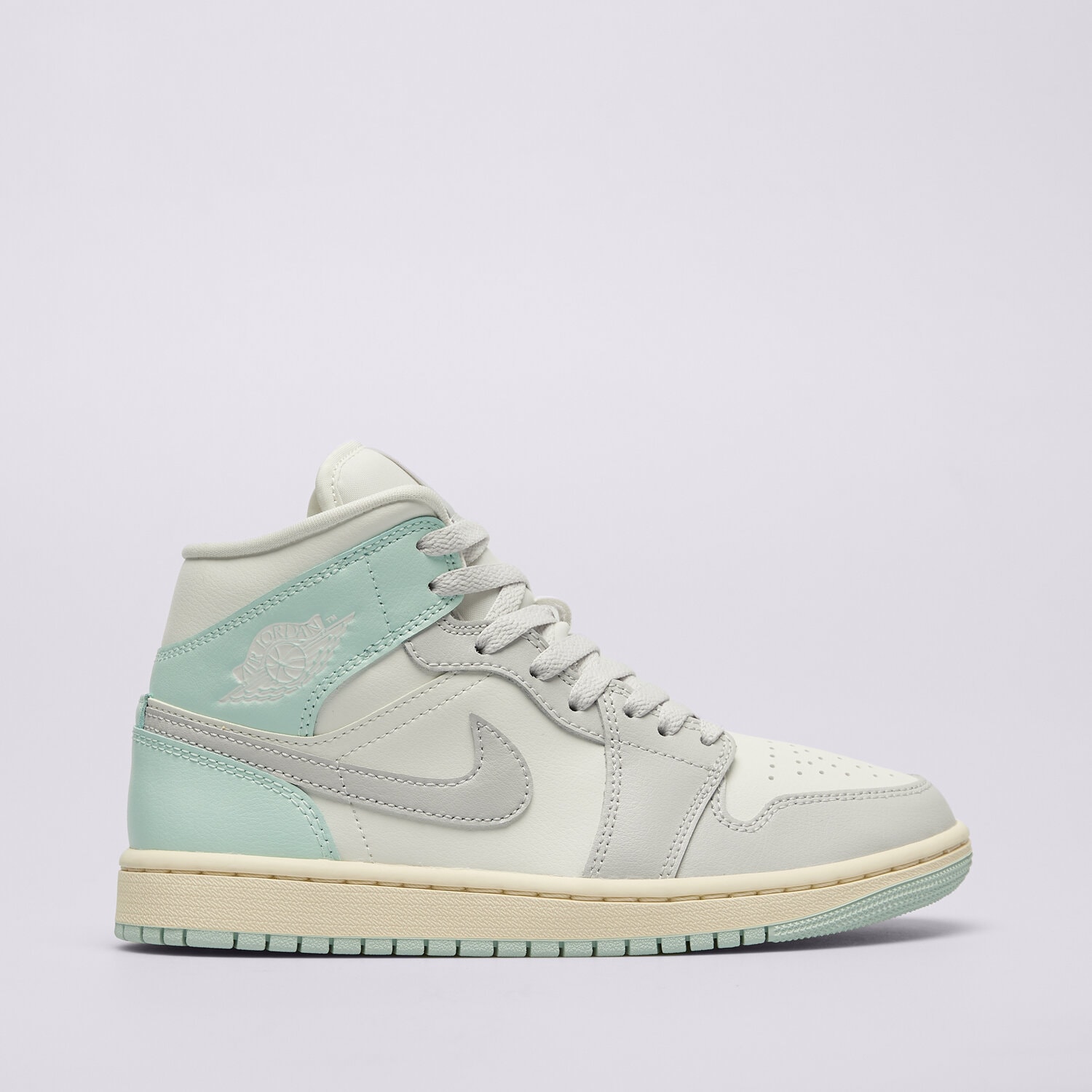 Femei pantofi sport WMNS AIR JORDAN 1 MID BQ6472-134 verde mentă