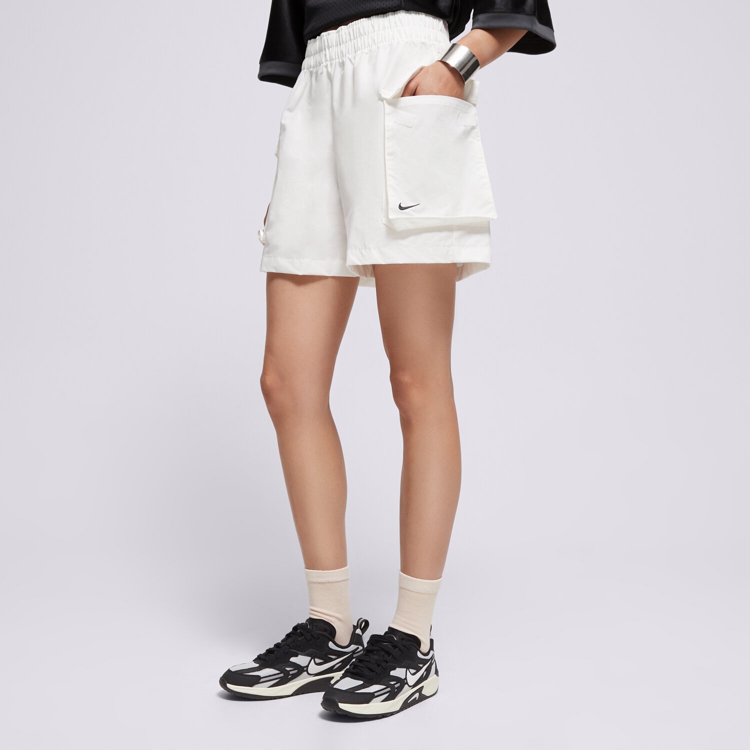 Femei pantaloni scurți NIKE PANTALONI SCURȚI W NSW   ESSNTL WVN HR 5" CRGO SH HM6982-133 cremă