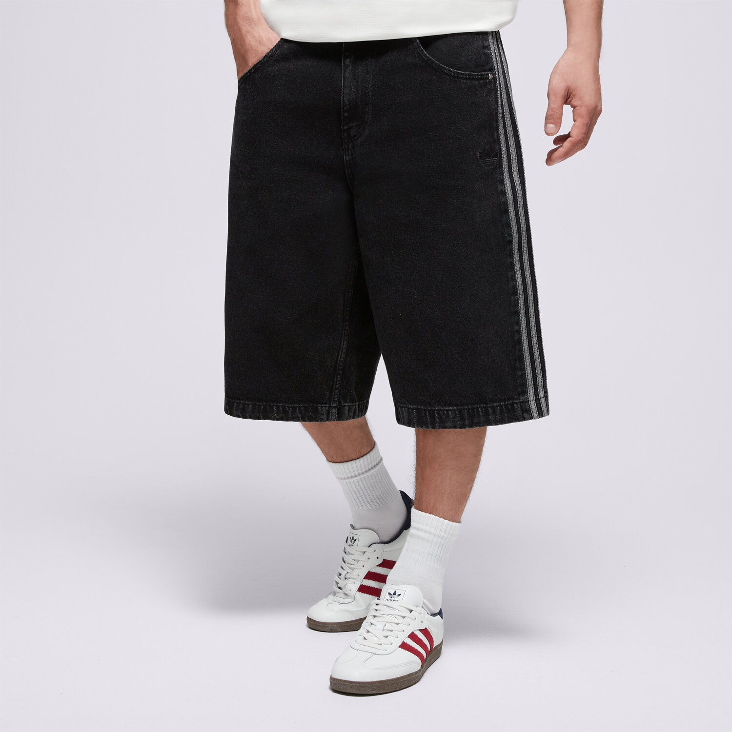 Femei pantaloni scurți ADIDAS PANTALONI SCURȚI ADICOLOR   DENIM FIREBIRD SHORTS JC6719 Negru