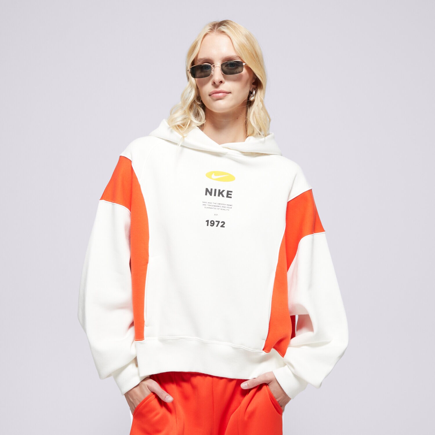 Femei bluză NIKE BLUZĂ CU GLUGĂ W NSW PHNX FLC REMIX OOS HDY IH8516-133 cremă