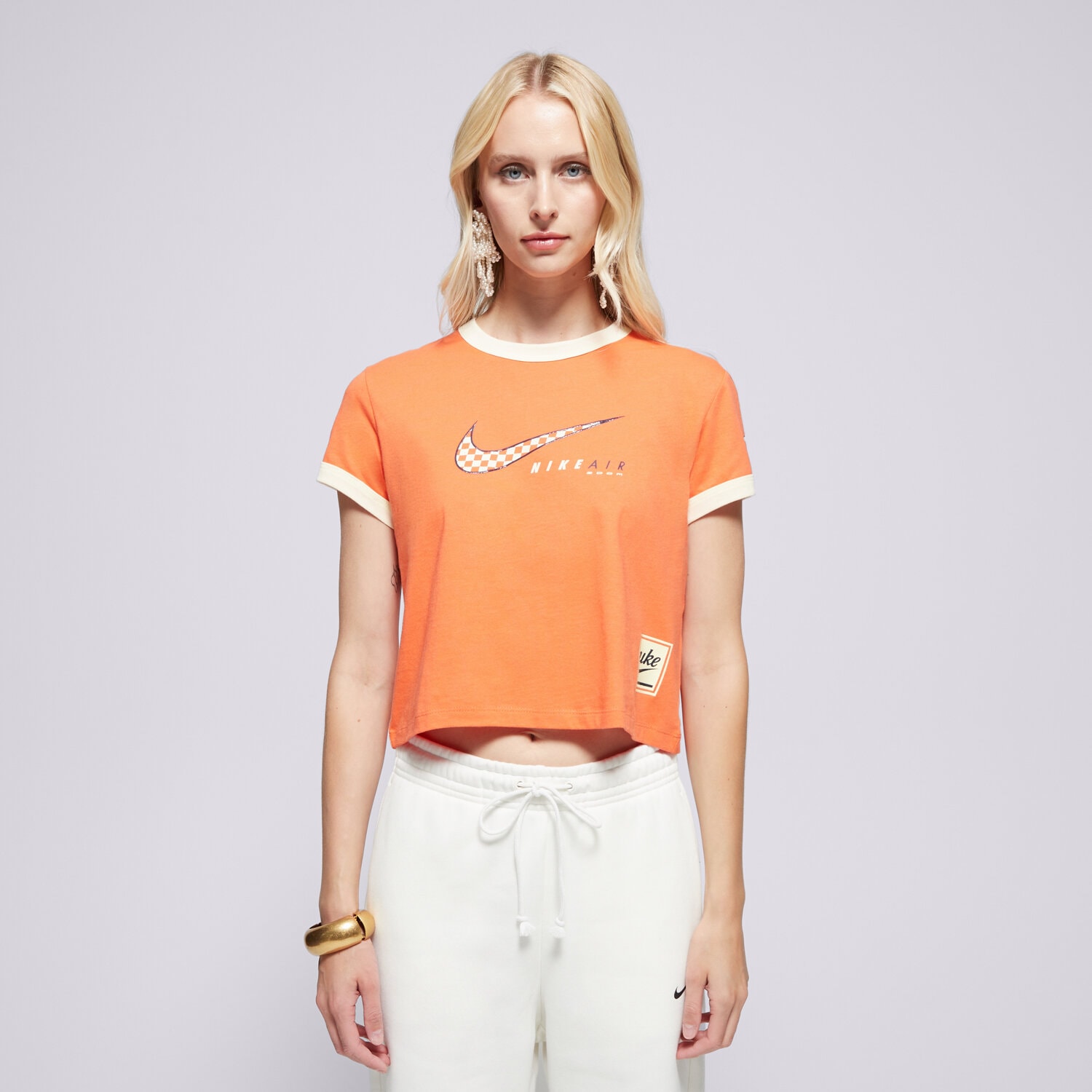 Femei tricou NIKE TRICOU W NSW CLUB SS TEE MOTO RGR HQ1707-842 Roșu