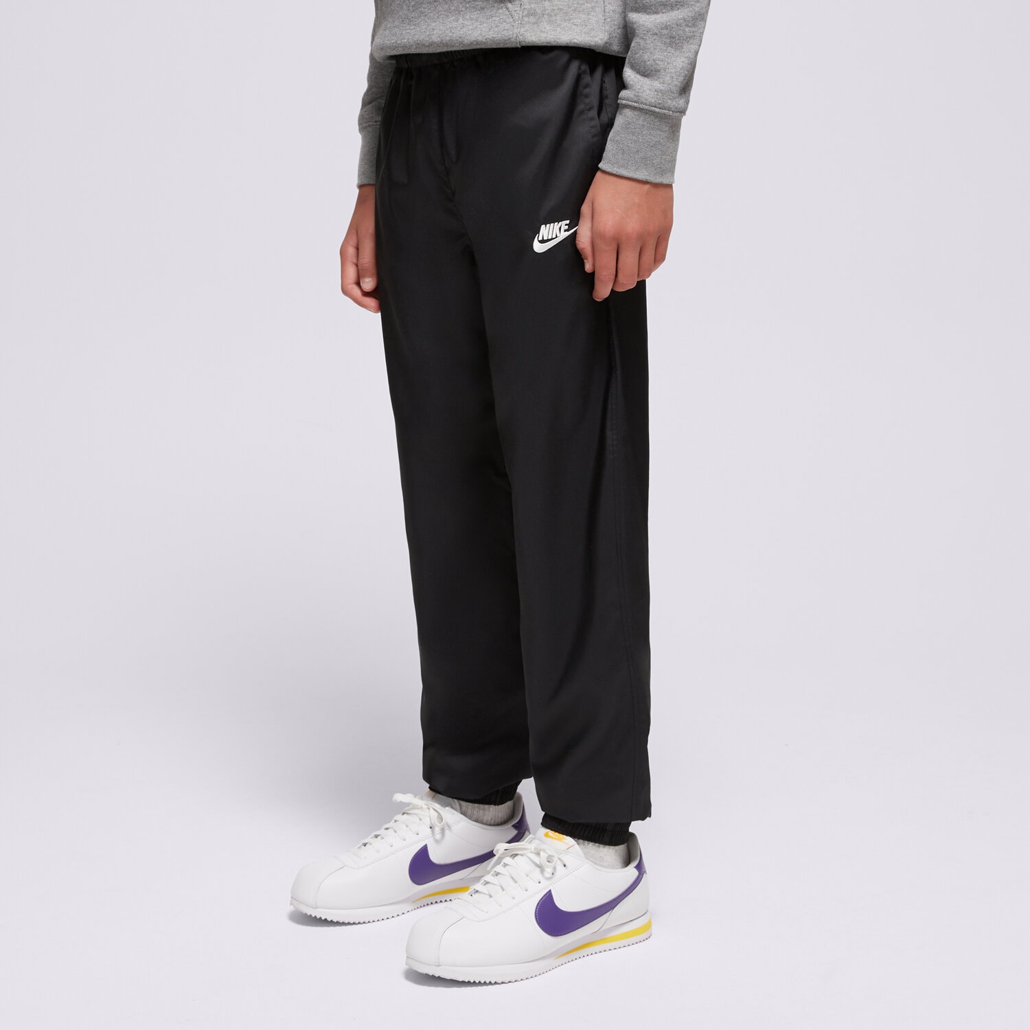 Pantaloni pentru copii NIKE PANTALONI  K NSW CLUB WVN JGGR LBR BOY HF8141-010 Negru