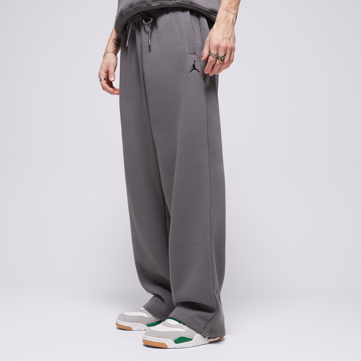 Bărbați pantaloni JORDAN PANTALONI  JORDAN BROOKLYN FLEECE IB7238-068 Gri